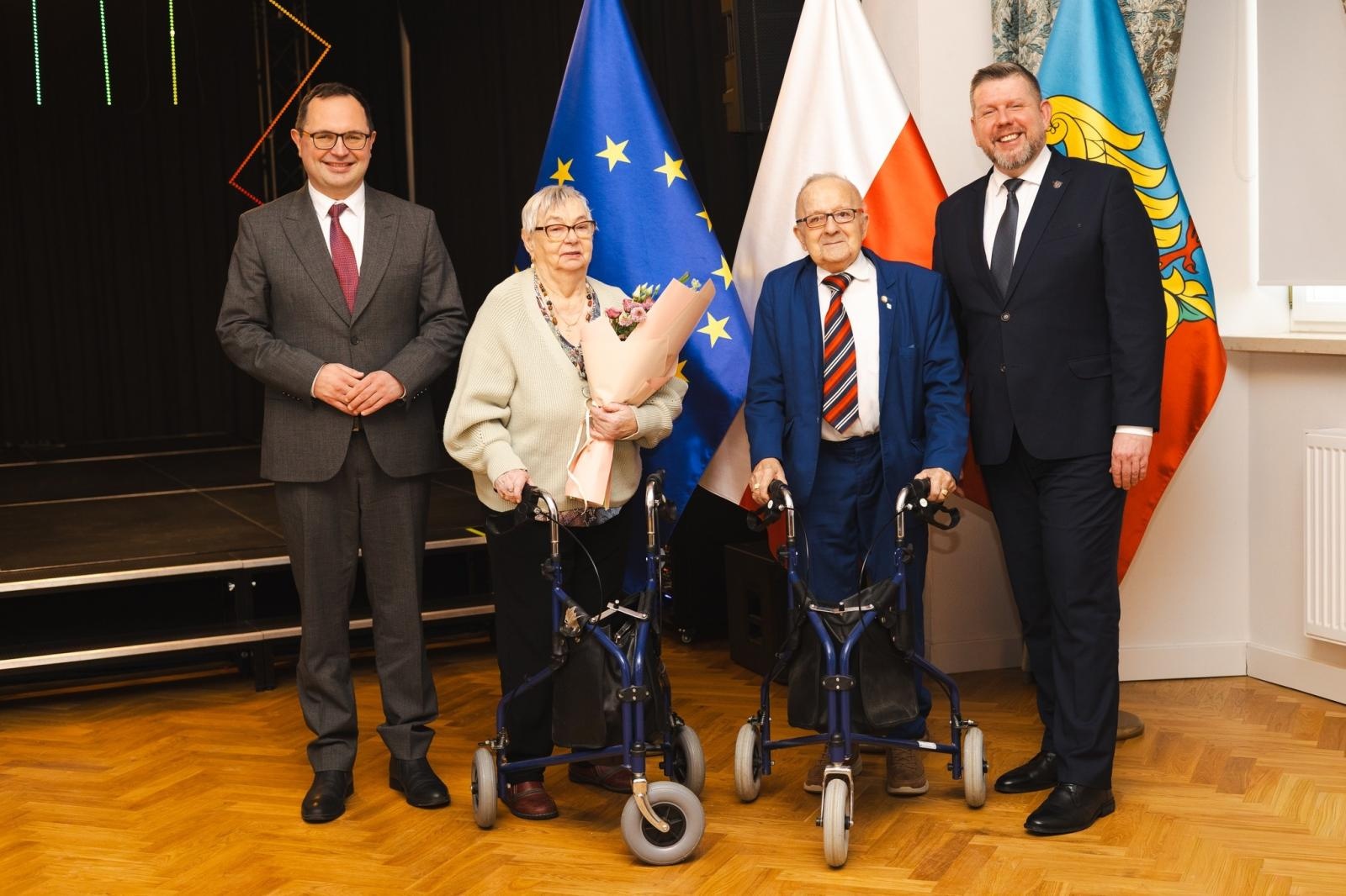 Zdjęcie w galerii na portalu naszwodzislaw.com: Małżonkowie świętowali złote, diamentowe i żelazne gody w Pałacu Dietrichsteinów [FOTO] wiadomości z regionu