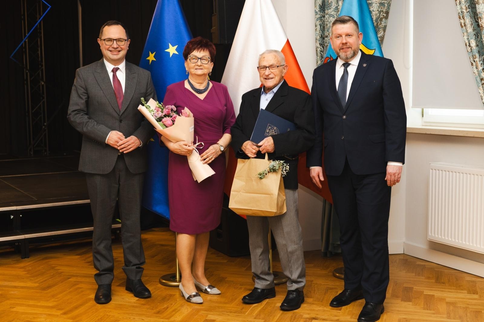 Zdjęcie w galerii na portalu naszwodzislaw.com: Małżonkowie świętowali złote, diamentowe i żelazne gody w Pałacu Dietrichsteinów [FOTO] wiadomości z regionu