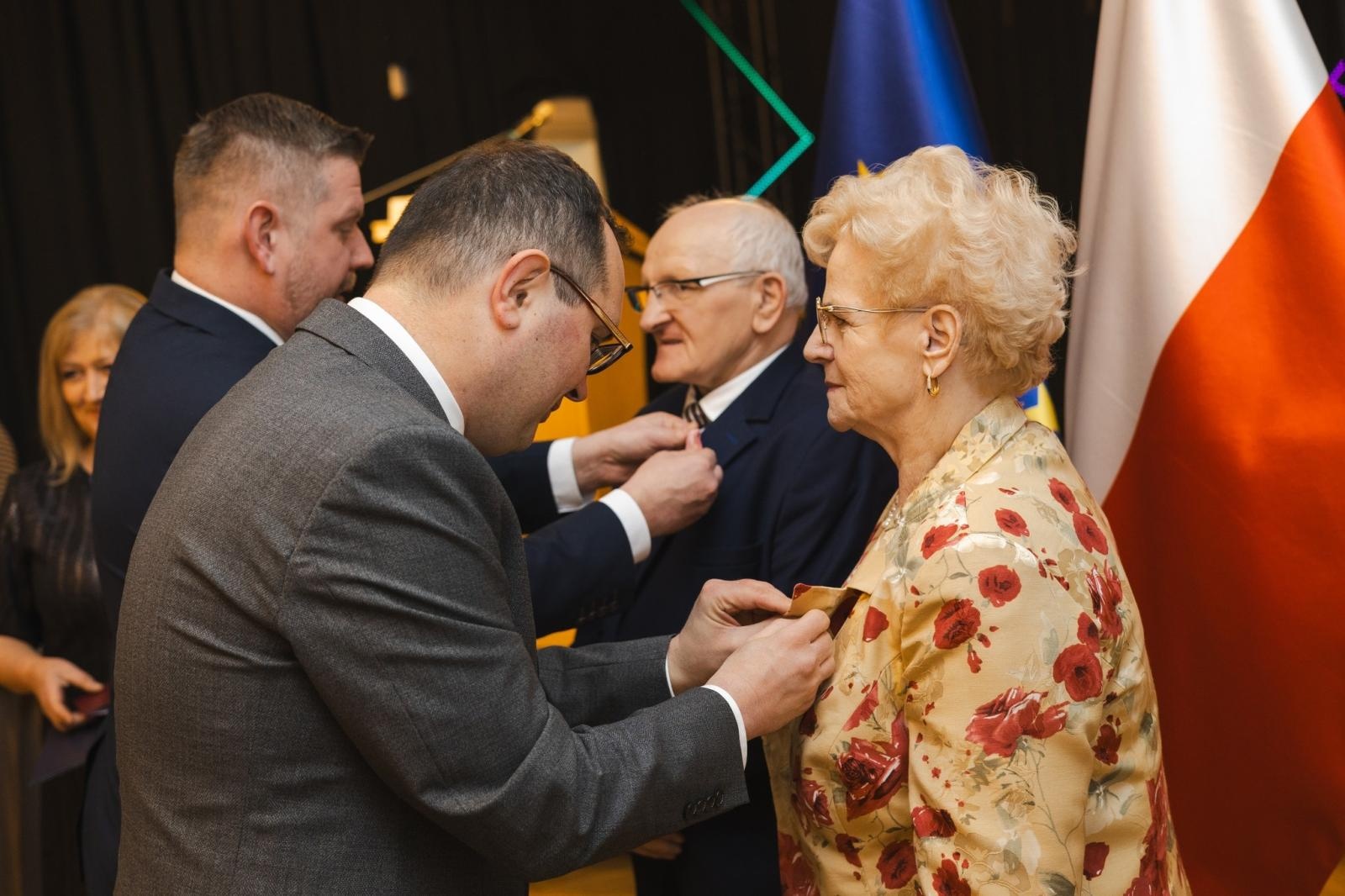 Zdjęcie w galerii na portalu naszwodzislaw.com: Małżonkowie świętowali złote, diamentowe i żelazne gody w Pałacu Dietrichsteinów [FOTO] wiadomości z regionu