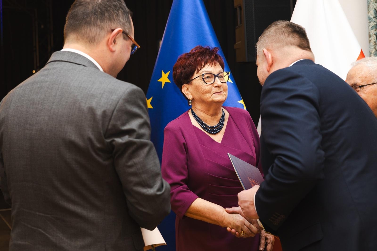 Zdjęcie w galerii na portalu naszwodzislaw.com: Małżonkowie świętowali złote, diamentowe i żelazne gody w Pałacu Dietrichsteinów [FOTO] wiadomości z regionu