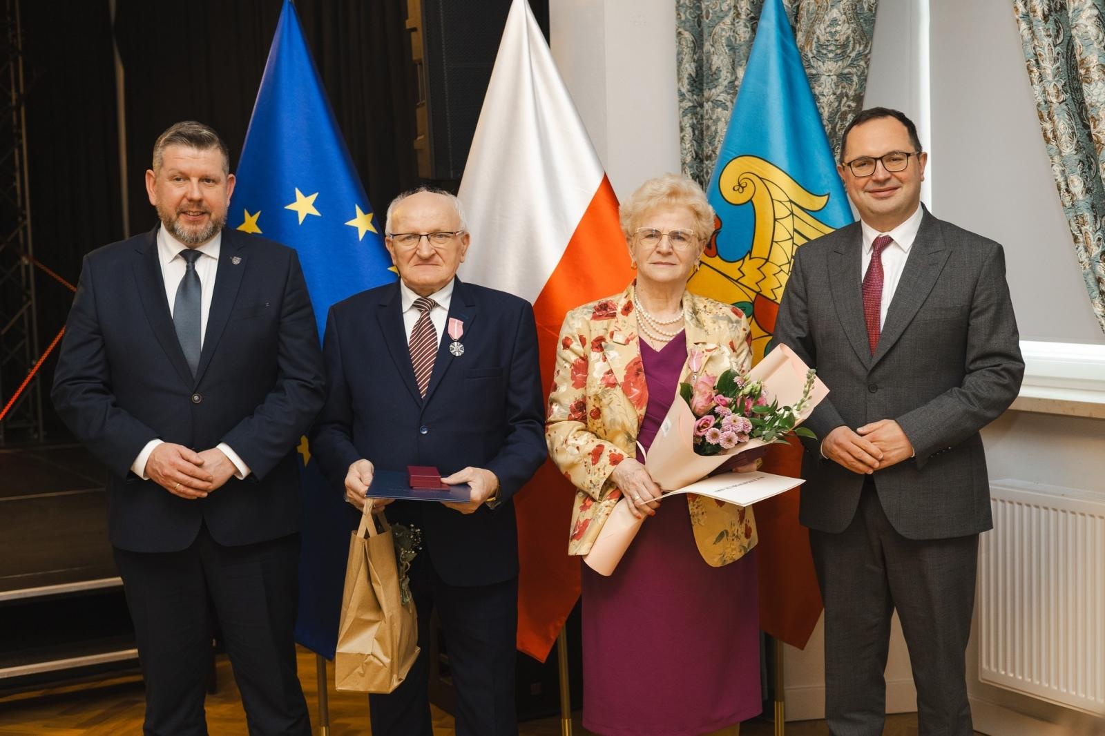 Zdjęcie w galerii na portalu naszwodzislaw.com: Małżonkowie świętowali złote, diamentowe i żelazne gody w Pałacu Dietrichsteinów [FOTO] wiadomości z regionu
