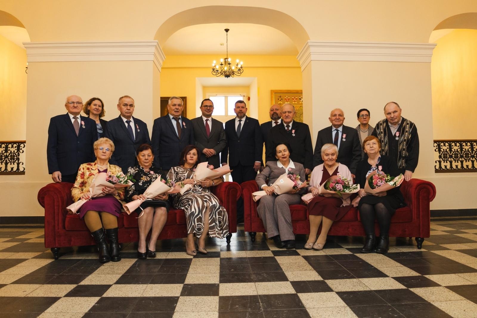 Zdjęcie w galerii na portalu naszwodzislaw.com: Małżonkowie świętowali złote, diamentowe i żelazne gody w Pałacu Dietrichsteinów [FOTO] wiadomości z regionu