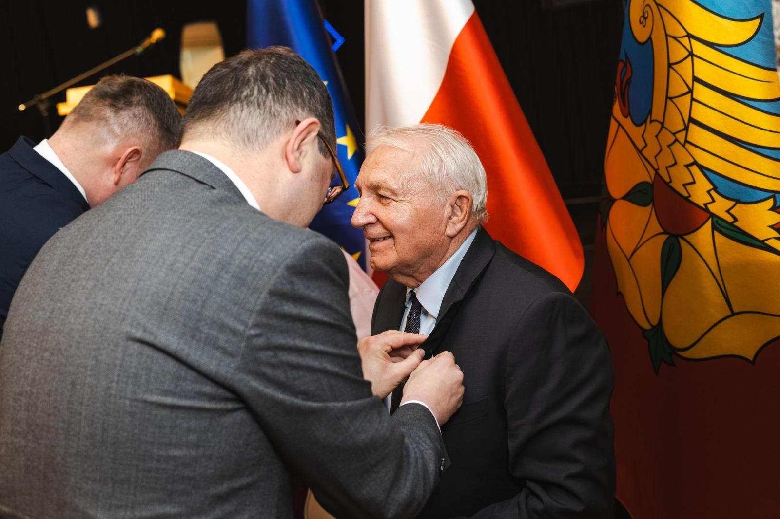 Zdjęcie w galerii na portalu naszwodzislaw.com: Małżonkowie świętowali złote, diamentowe i żelazne gody w Pałacu Dietrichsteinów [FOTO] wiadomości z regionu