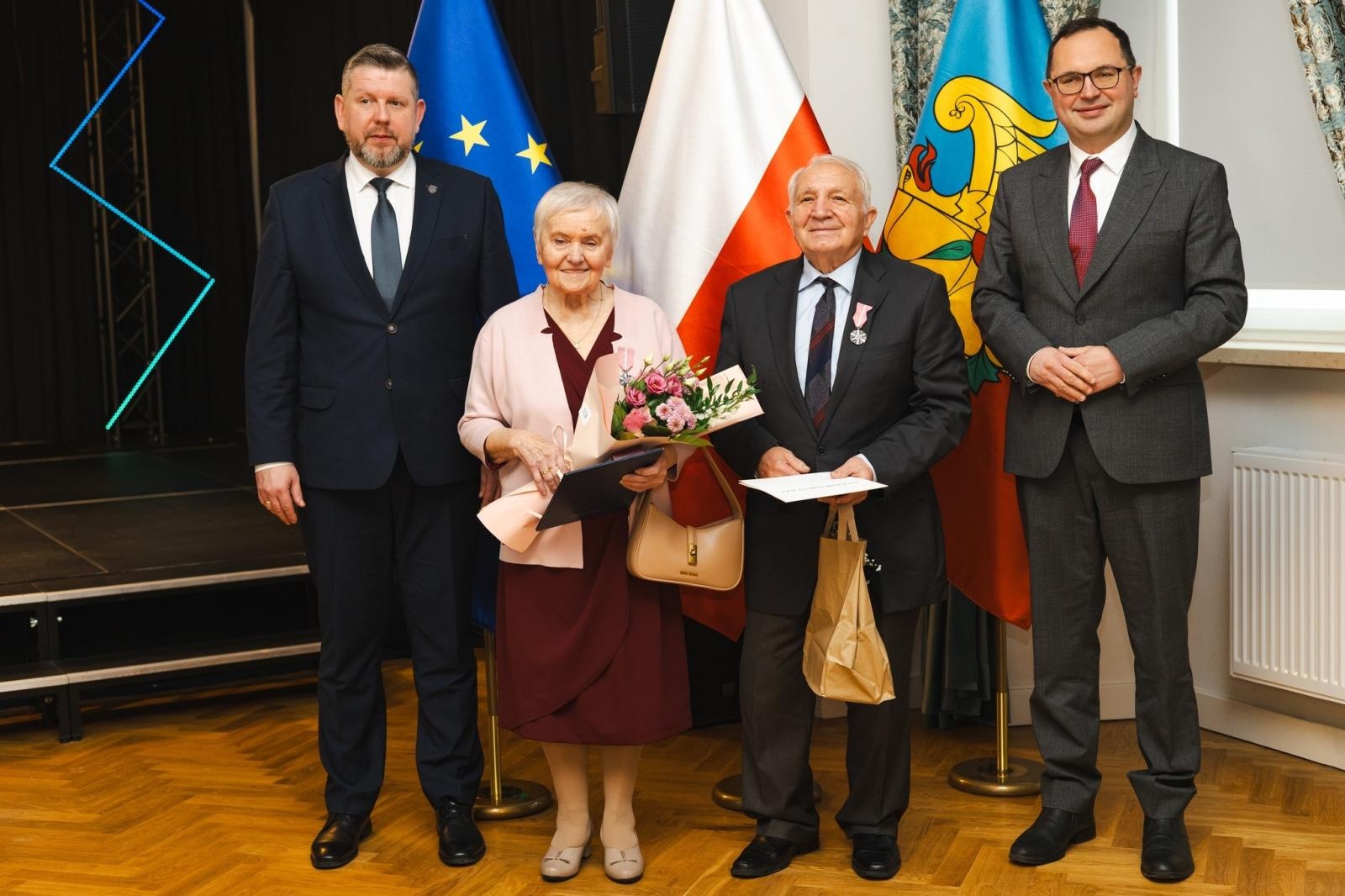 Zdjęcie w galerii na portalu naszwodzislaw.com: Małżonkowie świętowali złote, diamentowe i żelazne gody w Pałacu Dietrichsteinów [FOTO] wiadomości z regionu