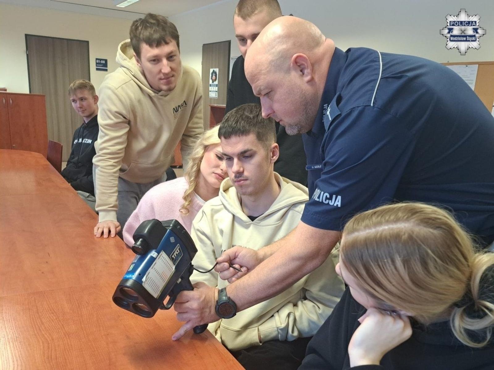 Zdjęcie w galerii na portalu naszwodzislaw.com: Studenci z Rybnika i Raciborza z wizytą w wodzisławskiej komendzie wiadomości z regionu