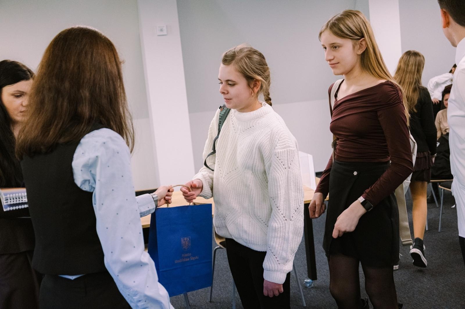 Zdjęcie w galerii na portalu naszwodzislaw.com: Dojrzałe argumenty i wielkie emocje. Za nami Wodzisławski Turniej Debat Oksfordzkich [FOTO] wiadomości z regionu