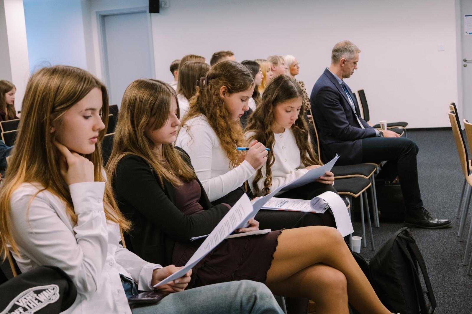 Zdjęcie w galerii na portalu naszwodzislaw.com: Dojrzałe argumenty i wielkie emocje. Za nami Wodzisławski Turniej Debat Oksfordzkich [FOTO] wiadomości z regionu