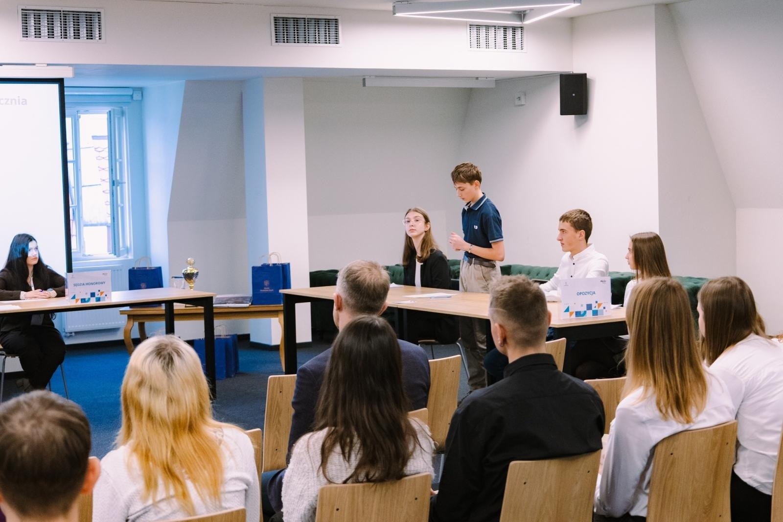 Zdjęcie w galerii na portalu naszwodzislaw.com: Dojrzałe argumenty i wielkie emocje. Za nami Wodzisławski Turniej Debat Oksfordzkich [FOTO] wiadomości z regionu