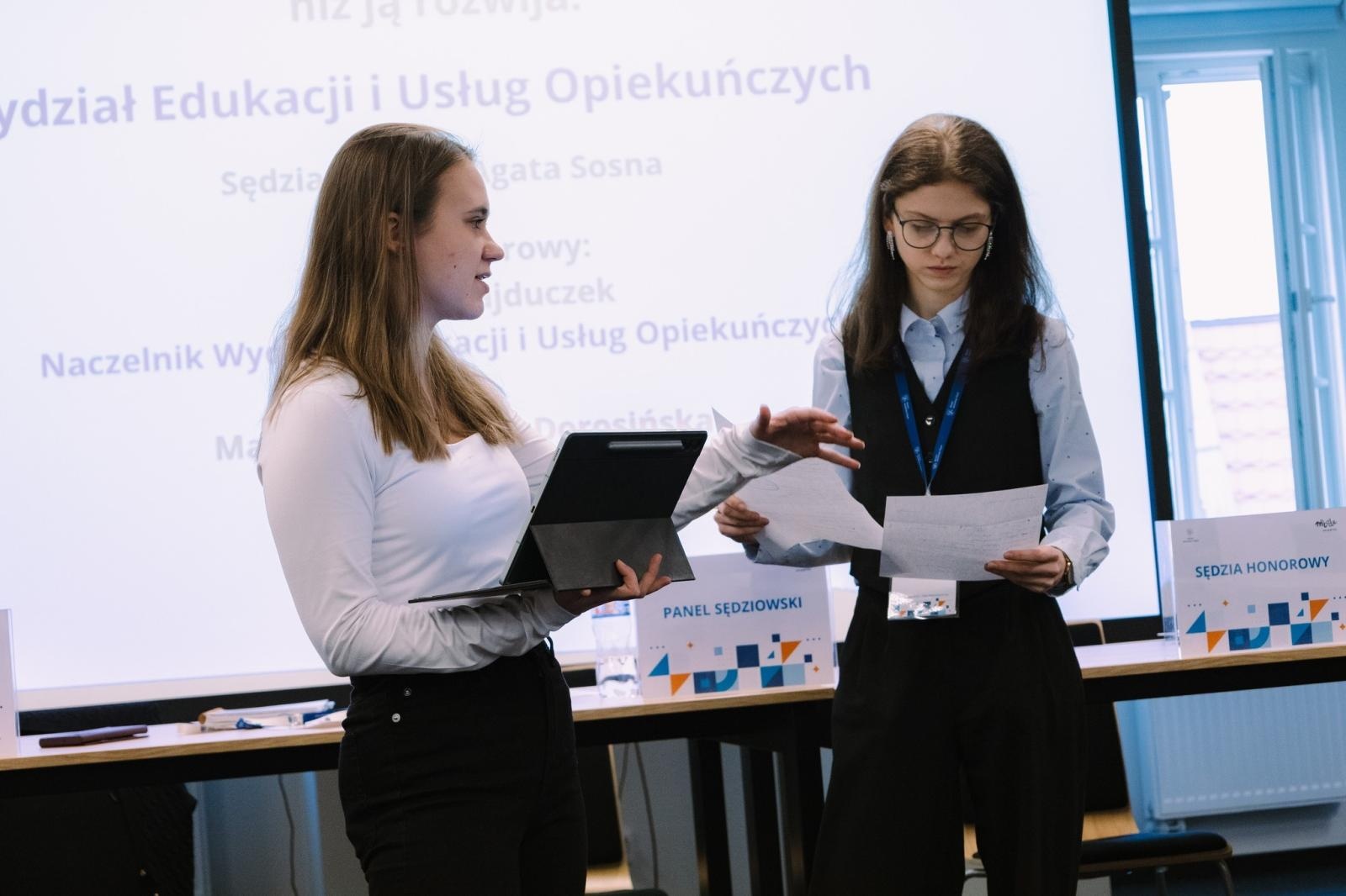 Zdjęcie w galerii na portalu naszwodzislaw.com: Dojrzałe argumenty i wielkie emocje. Za nami Wodzisławski Turniej Debat Oksfordzkich [FOTO] wiadomości z regionu