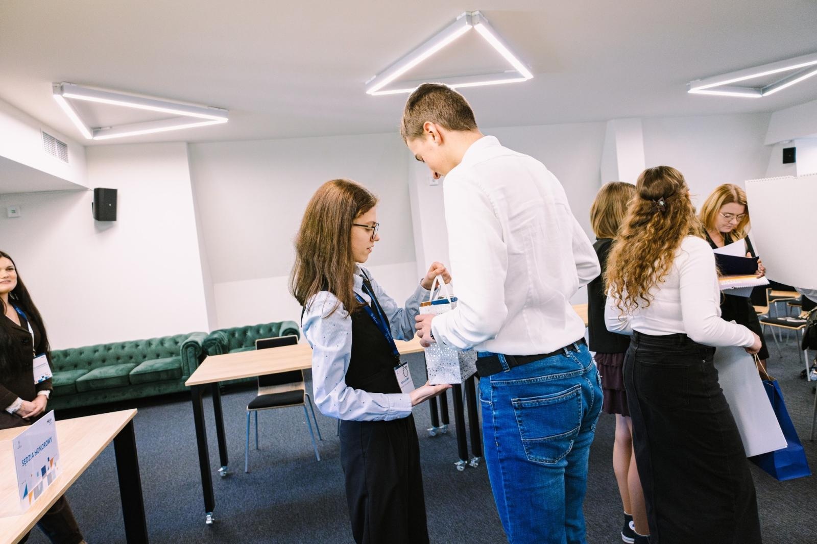 Zdjęcie w galerii na portalu naszwodzislaw.com: Dojrzałe argumenty i wielkie emocje. Za nami Wodzisławski Turniej Debat Oksfordzkich [FOTO] wiadomości z regionu