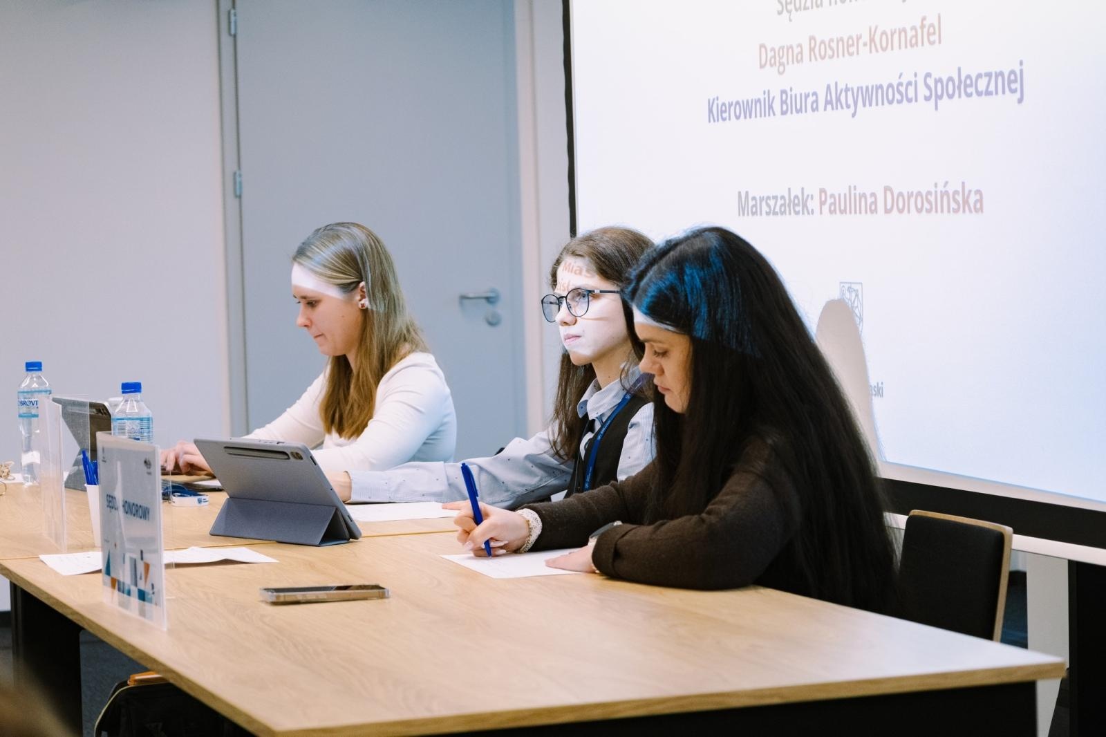 Zdjęcie w galerii na portalu naszwodzislaw.com: Dojrzałe argumenty i wielkie emocje. Za nami Wodzisławski Turniej Debat Oksfordzkich [FOTO] wiadomości z regionu