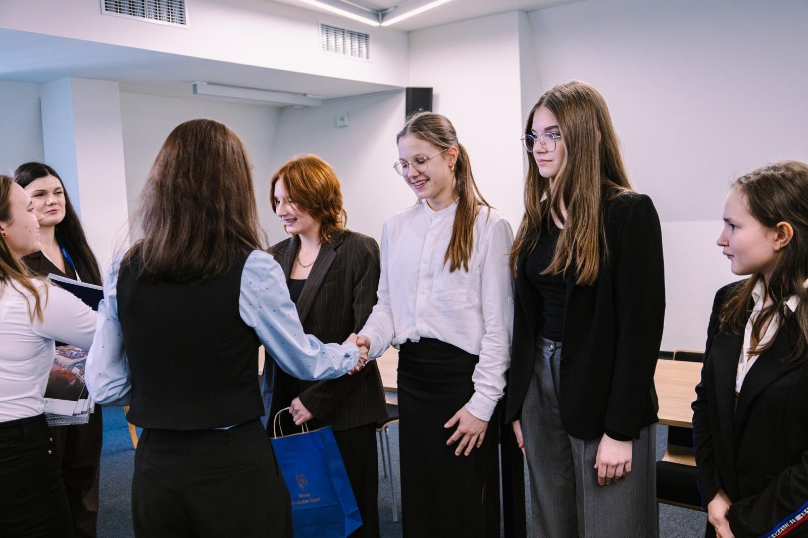 Zdjęcie w galerii na portalu naszwodzislaw.com: Dojrzałe argumenty i wielkie emocje. Za nami Wodzisławski Turniej Debat Oksfordzkich [FOTO] wiadomości z regionu