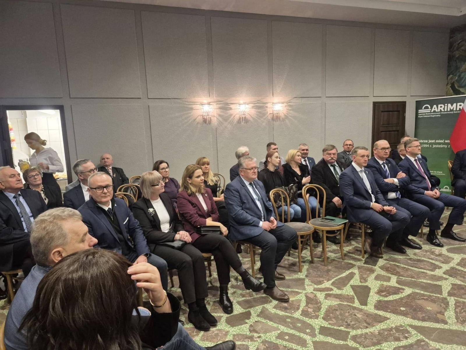 Zdjęcie w galerii na portalu naszwodzislaw.com: Koncert noworoczny i spotkanie samorządowców z wiceministrem edukacji w Gołkowicach wiadomości z regionu