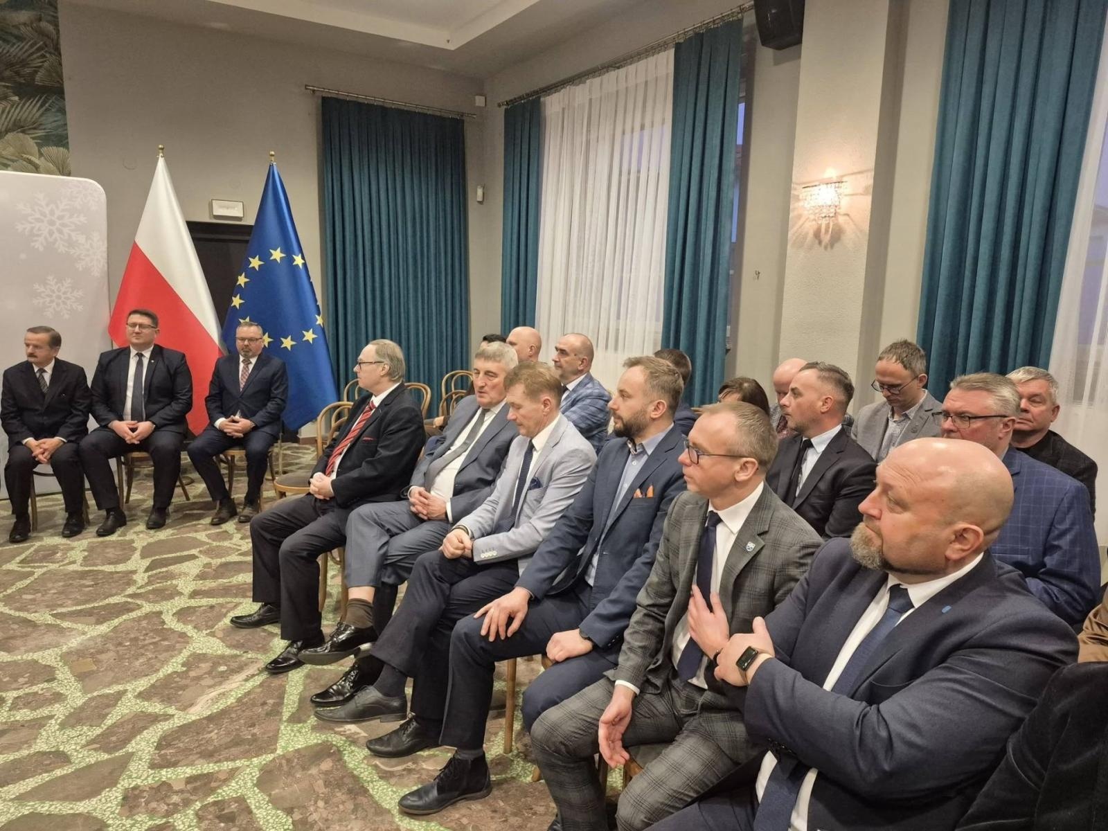 Zdjęcie w galerii na portalu naszwodzislaw.com: Koncert noworoczny i spotkanie samorządowców z wiceministrem edukacji w Gołkowicach wiadomości z regionu