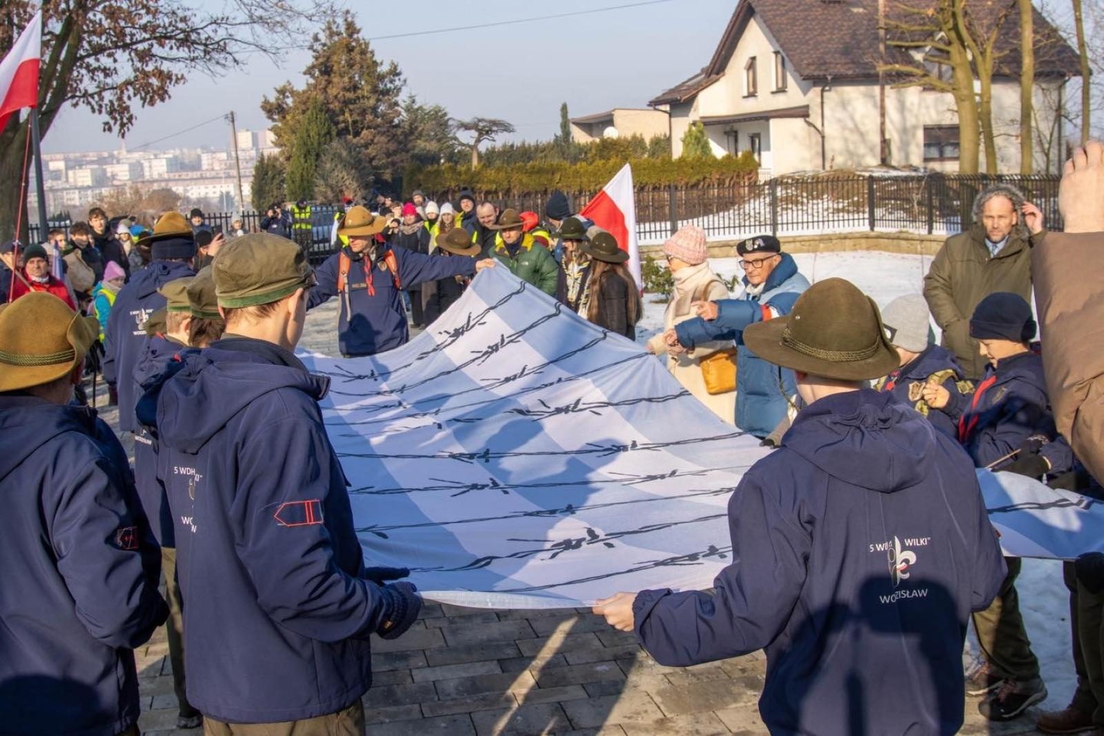 Zdjęcie w galerii na portalu naszwodzislaw.com: Historia, której nie wolno zapomnieć. Wodzisławskie obchody 81. rocznicy Marszu Śmierci [FOTO] wiadomości z regionu