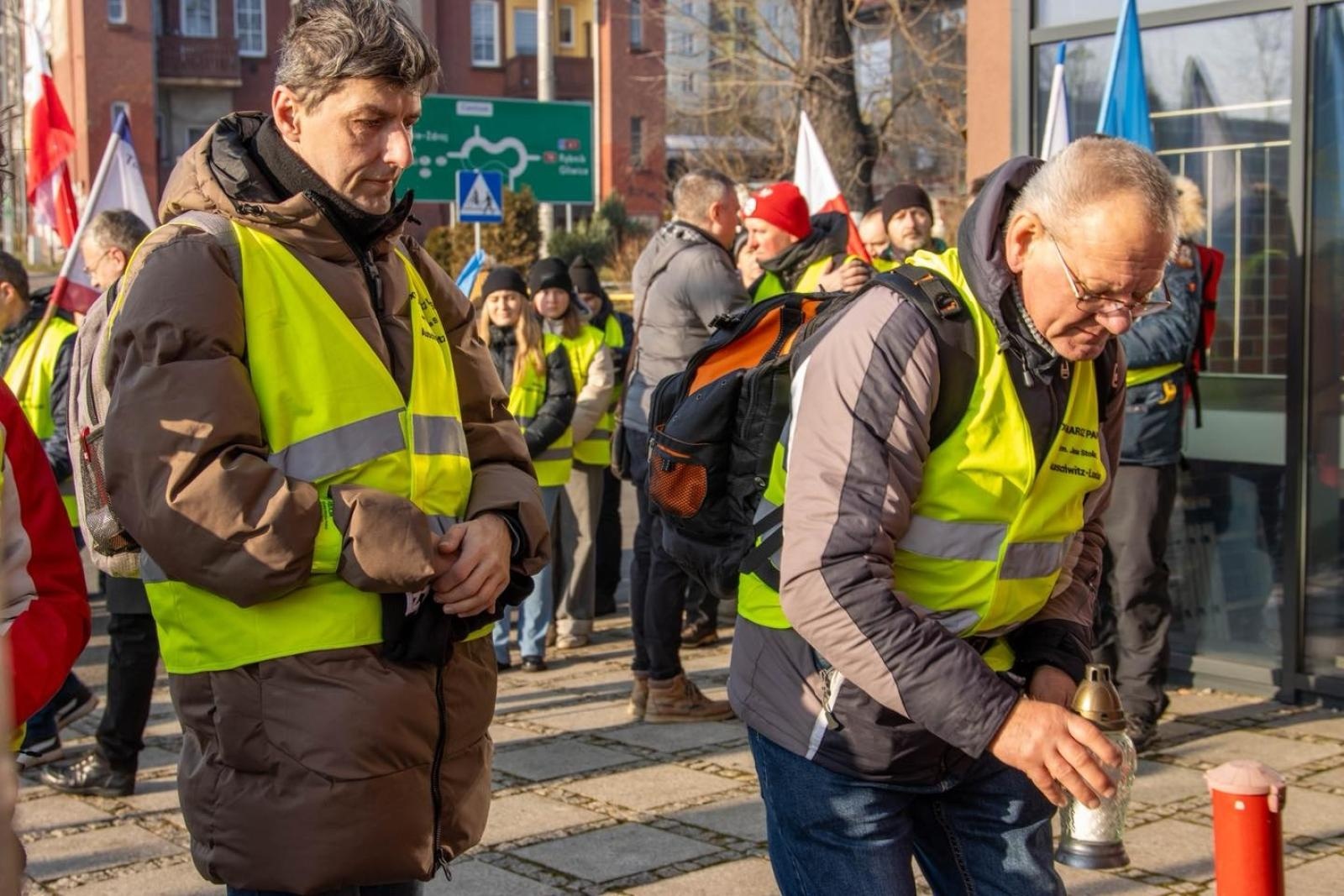 Zdjęcie w galerii na portalu naszwodzislaw.com: Historia, której nie wolno zapomnieć. Wodzisławskie obchody 81. rocznicy Marszu Śmierci [FOTO] wiadomości z regionu
