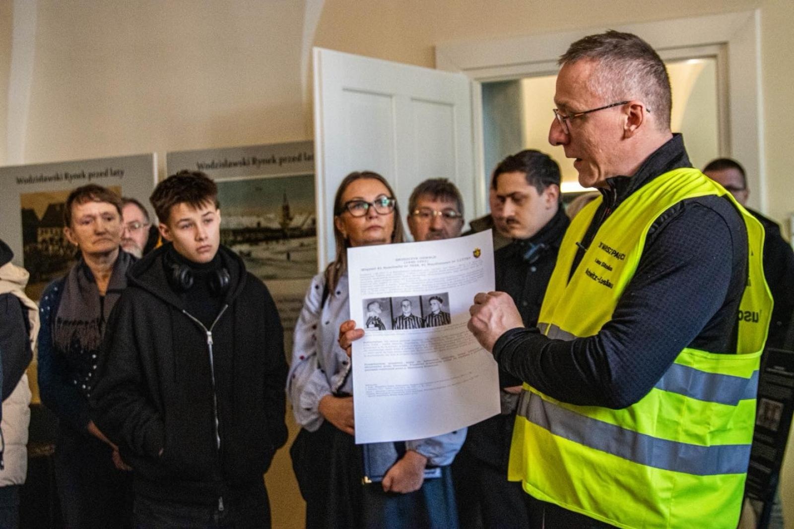 Zdjęcie w galerii na portalu naszwodzislaw.com: Historia, której nie wolno zapomnieć. Wodzisławskie obchody 81. rocznicy Marszu Śmierci [FOTO] wiadomości z regionu