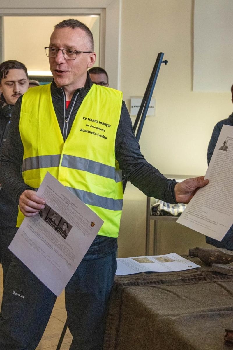 Zdjęcie w galerii na portalu naszwodzislaw.com: Historia, której nie wolno zapomnieć. Wodzisławskie obchody 81. rocznicy Marszu Śmierci [FOTO] wiadomości z regionu