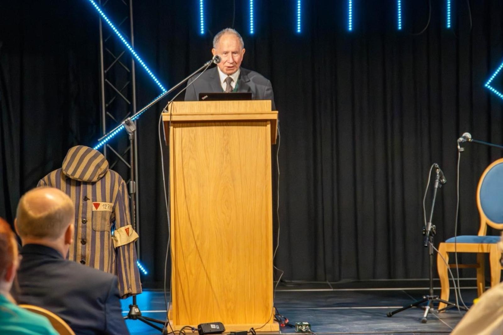 Zdjęcie w galerii na portalu naszwodzislaw.com: Historia, której nie wolno zapomnieć. Wodzisławskie obchody 81. rocznicy Marszu Śmierci [FOTO] wiadomości z regionu