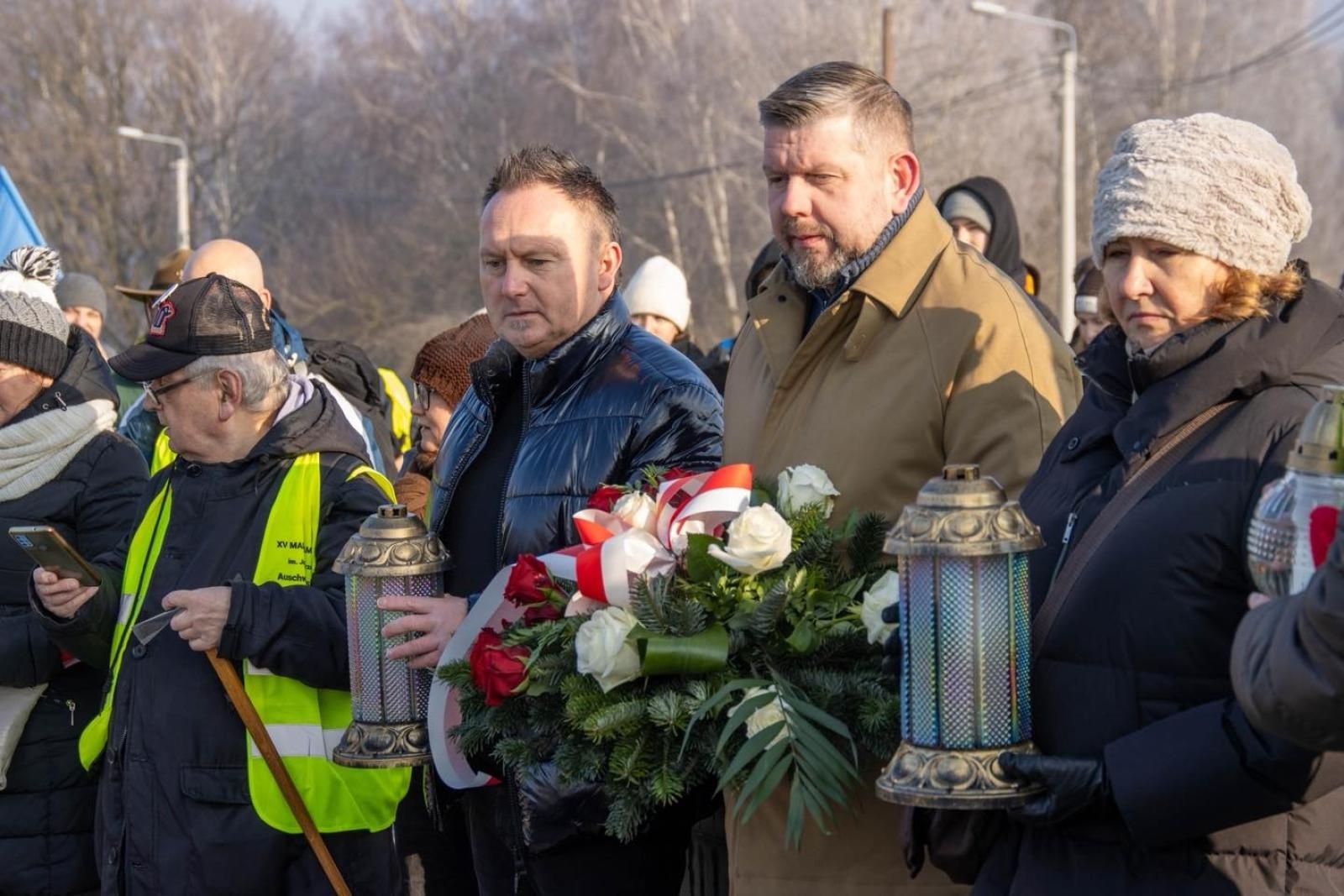 Zdjęcie w galerii na portalu naszwodzislaw.com: Historia, której nie wolno zapomnieć. Wodzisławskie obchody 81. rocznicy Marszu Śmierci [FOTO] wiadomości z regionu