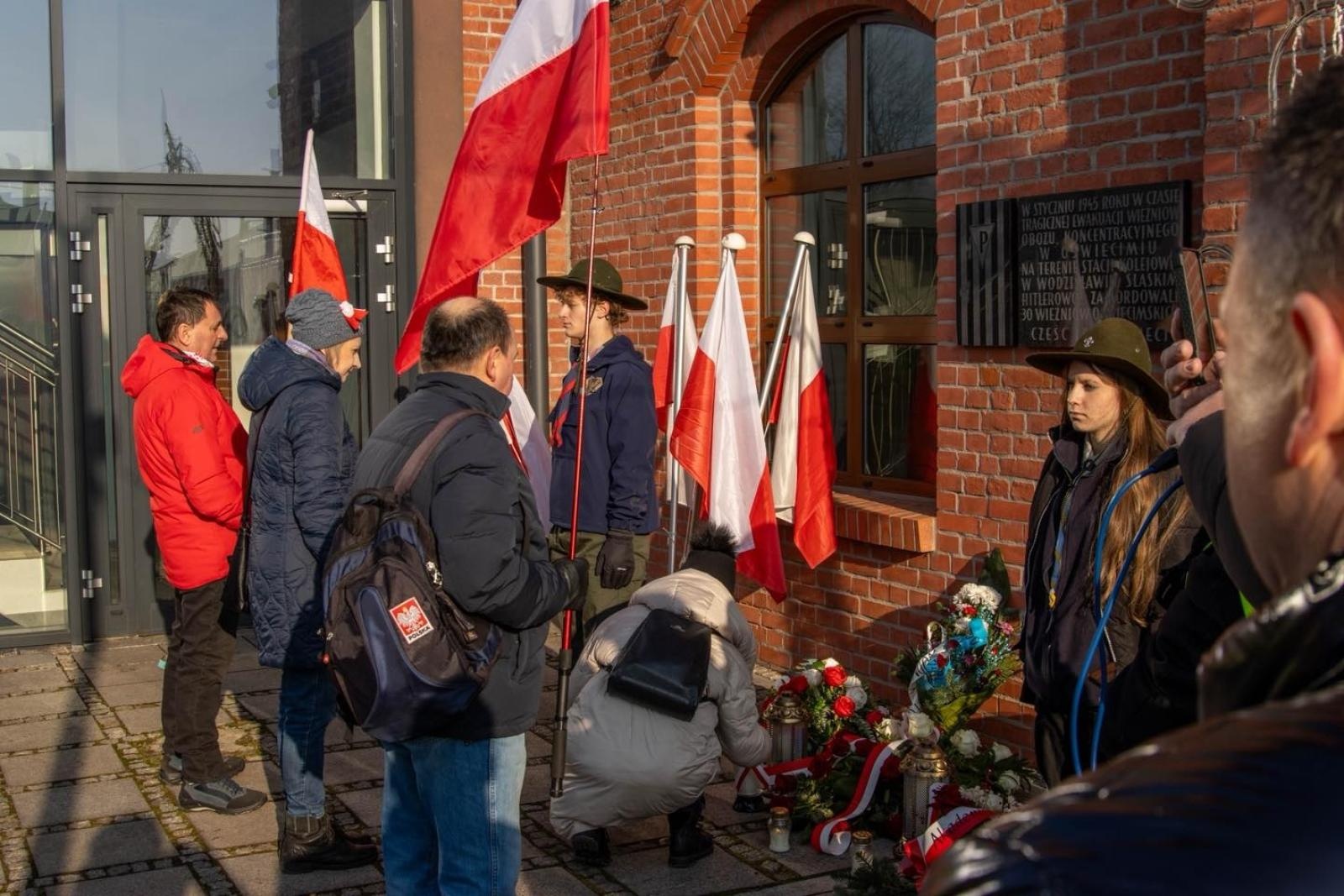 Zdjęcie w galerii na portalu naszwodzislaw.com: Historia, której nie wolno zapomnieć. Wodzisławskie obchody 81. rocznicy Marszu Śmierci [FOTO] wiadomości z regionu