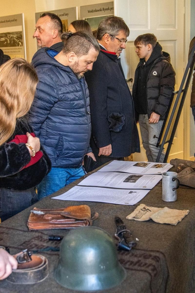 Zdjęcie w galerii na portalu naszwodzislaw.com: Historia, której nie wolno zapomnieć. Wodzisławskie obchody 81. rocznicy Marszu Śmierci [FOTO] wiadomości z regionu