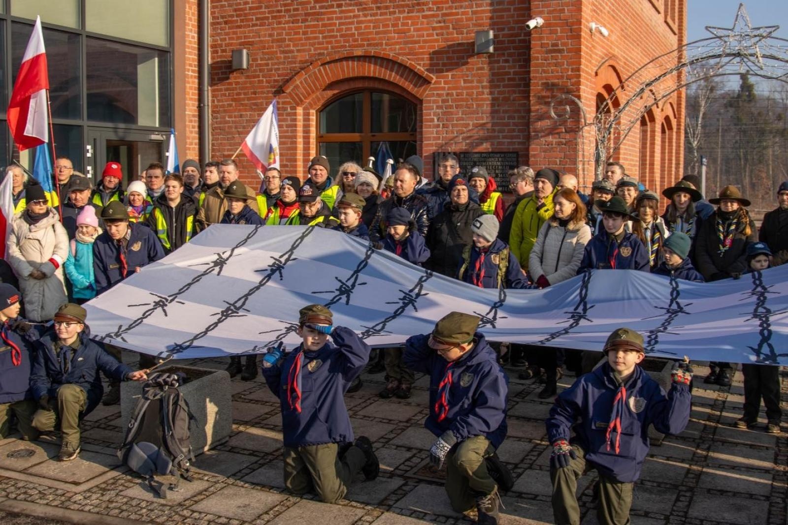 Zdjęcie w galerii na portalu naszwodzislaw.com: Historia, której nie wolno zapomnieć. Wodzisławskie obchody 81. rocznicy Marszu Śmierci [FOTO] wiadomości z regionu