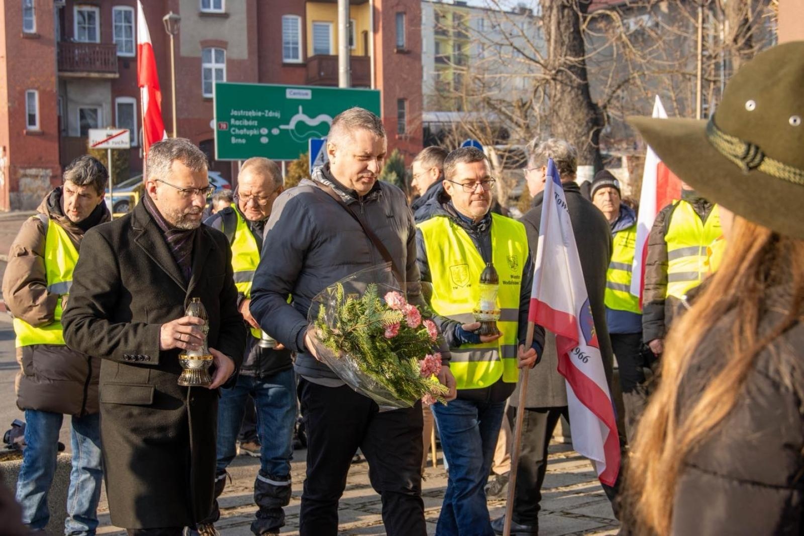 Zdjęcie w galerii na portalu naszwodzislaw.com: Historia, której nie wolno zapomnieć. Wodzisławskie obchody 81. rocznicy Marszu Śmierci [FOTO] wiadomości z regionu