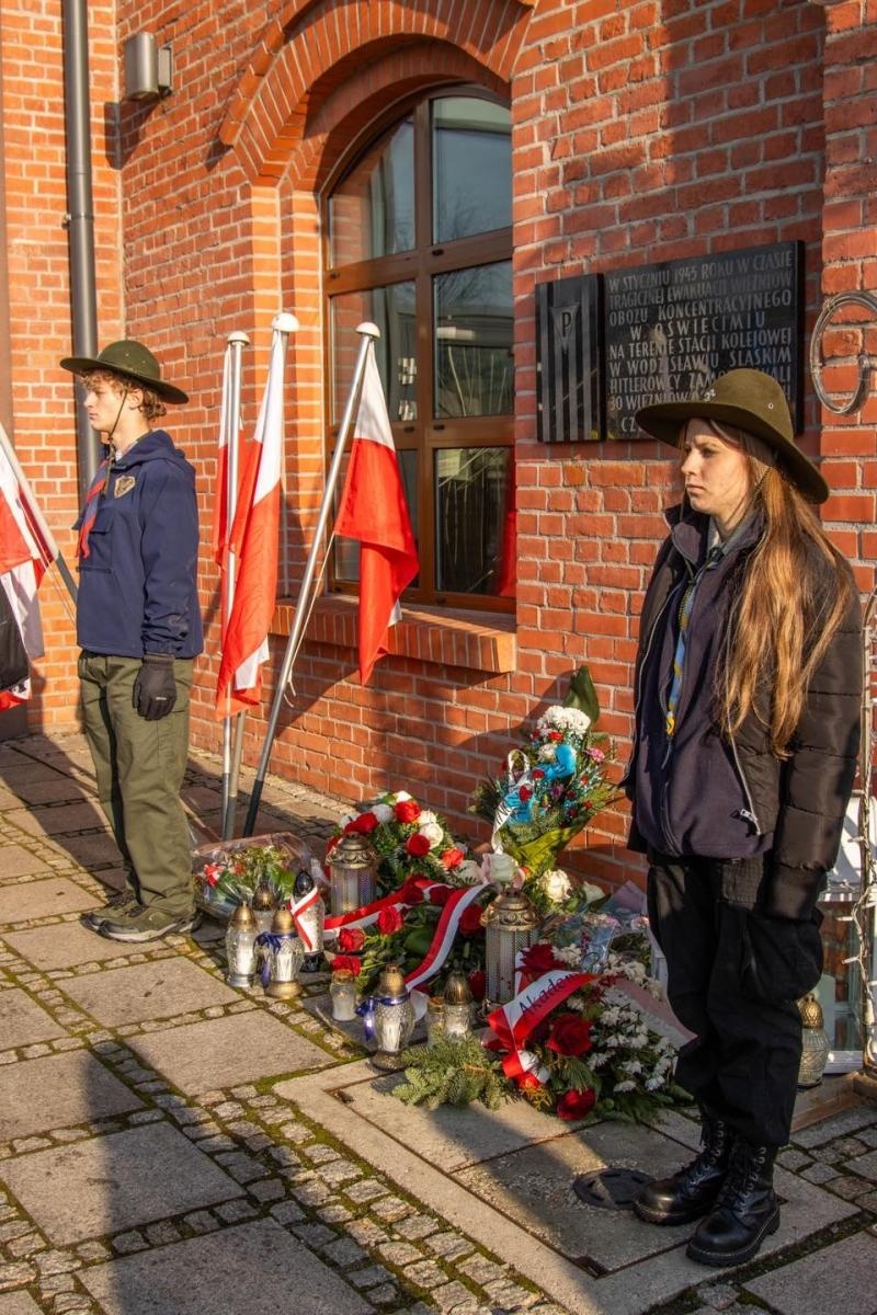 Zdjęcie w galerii na portalu naszwodzislaw.com: Historia, której nie wolno zapomnieć. Wodzisławskie obchody 81. rocznicy Marszu Śmierci [FOTO] wiadomości z regionu