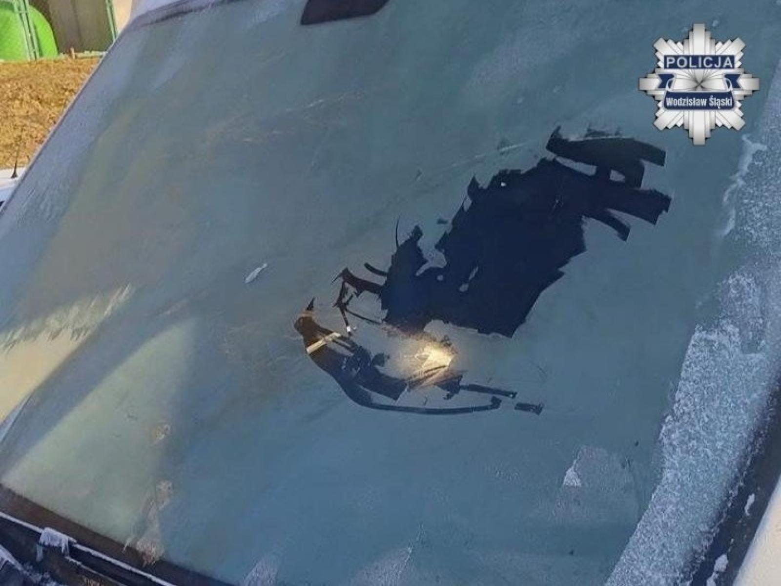 Zdjęcie w galerii na portalu naszwodzislaw.com: Mknął wodzisławskimi ulicami na czuja. Niebezpieczna sytuacja mogła doprowadzić do tragedii! wiadomości z regionu