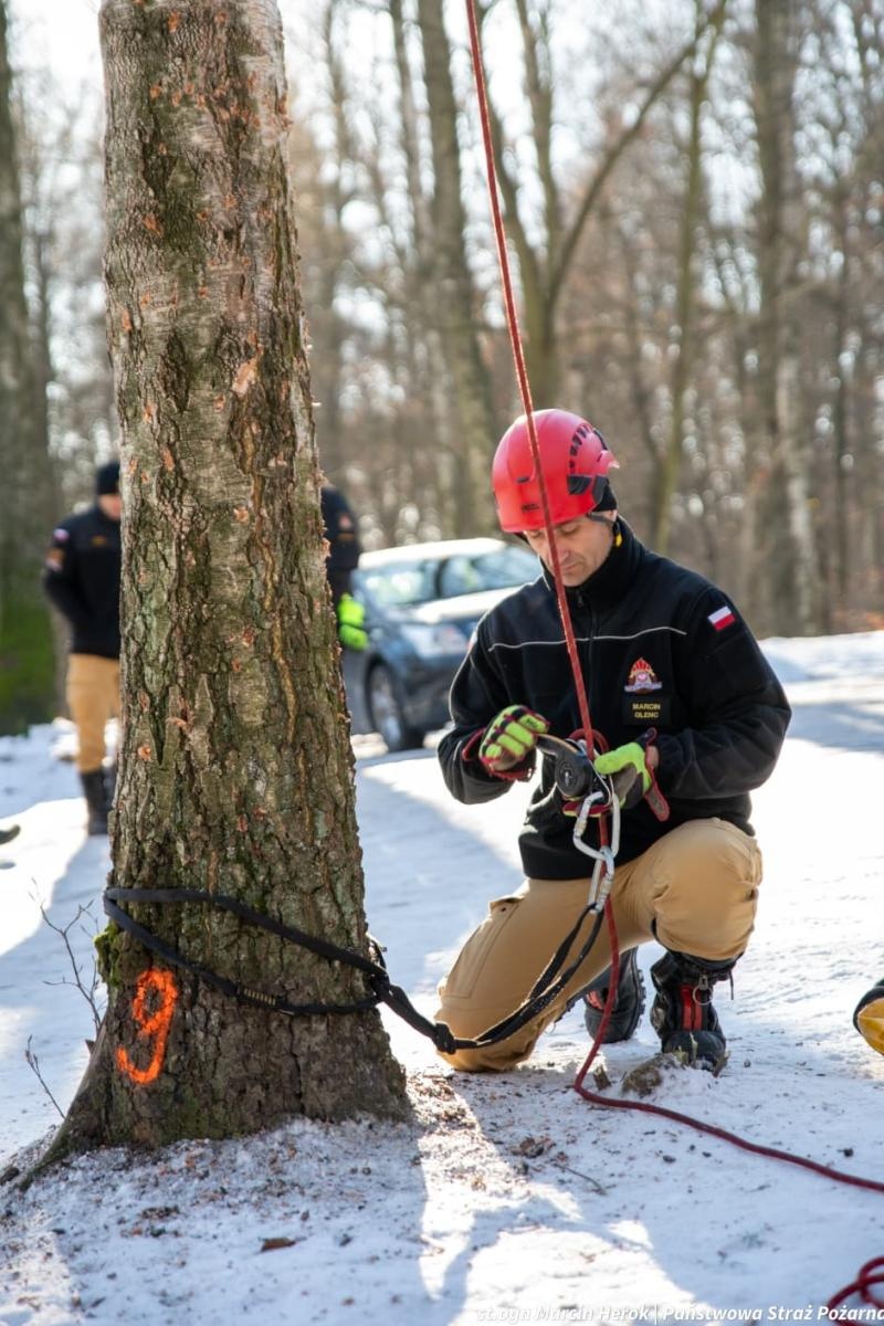 Zdjęcie w galerii na portalu naszwodzislaw.com: Ćwiczenia doskonalące z ratownictwa wysokościowego w Wodzisławiu Śląskim wiadomości z regionu
