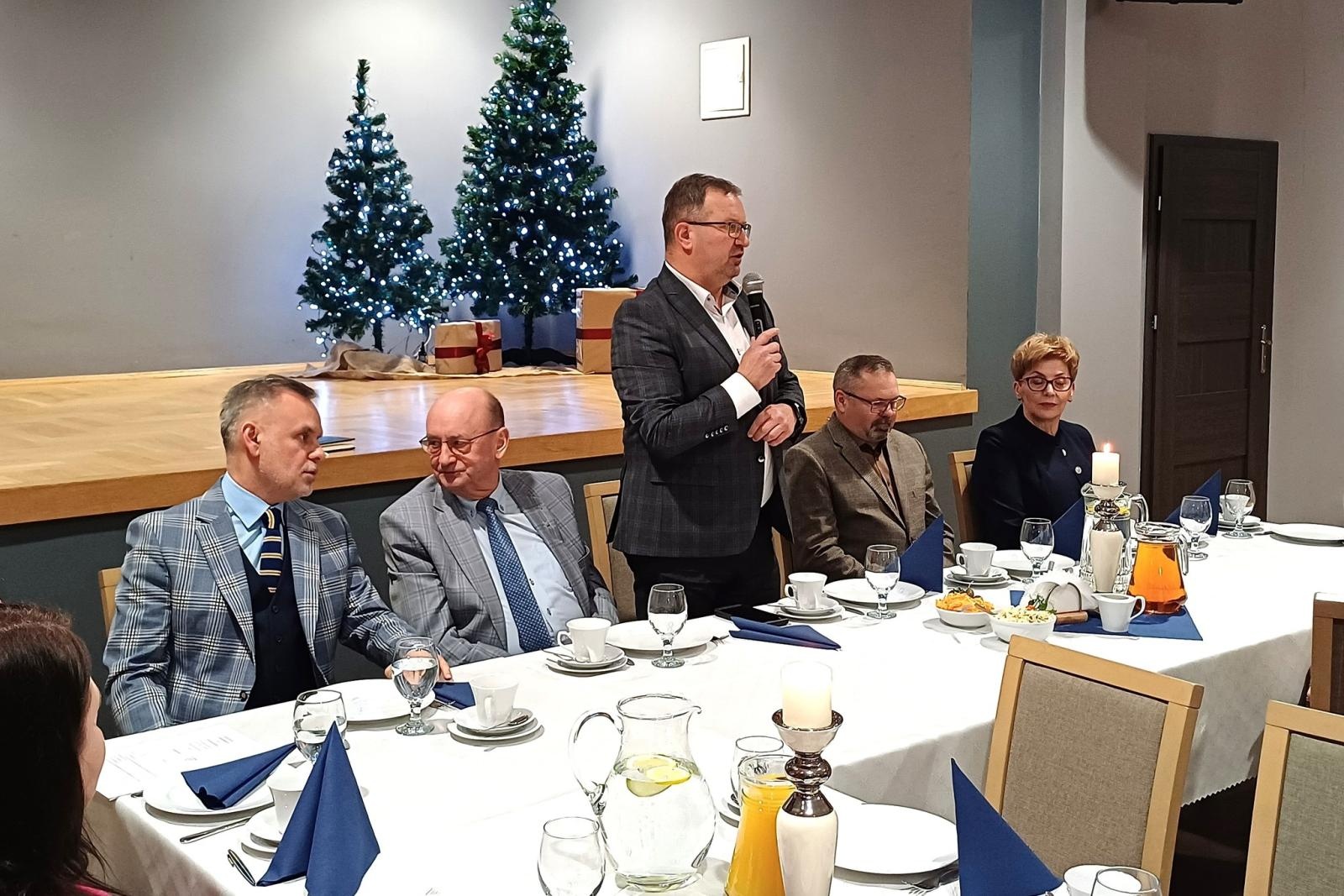 Zdjęcie w galerii na portalu naszwodzislaw.com: Gmina Godów: Przedstawiciele stowarzyszeń, klubów i straży pożarnych spotkali się z włodarzami wiadomości z regionu