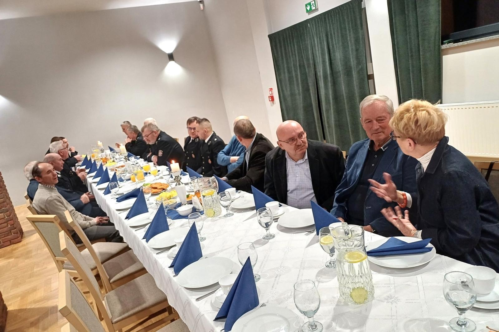 Zdjęcie w galerii na portalu naszwodzislaw.com: Gmina Godów: Przedstawiciele stowarzyszeń, klubów i straży pożarnych spotkali się z włodarzami wiadomości z regionu