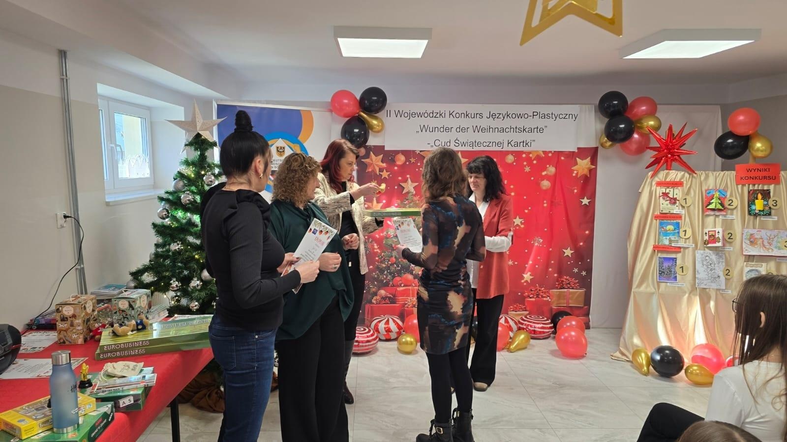 Zdjęcie w galerii na portalu naszwodzislaw.com: Sukces uczennicy z Łazisk w wojewódzkim konkursie plastyczno-językowym wiadomości z regionu