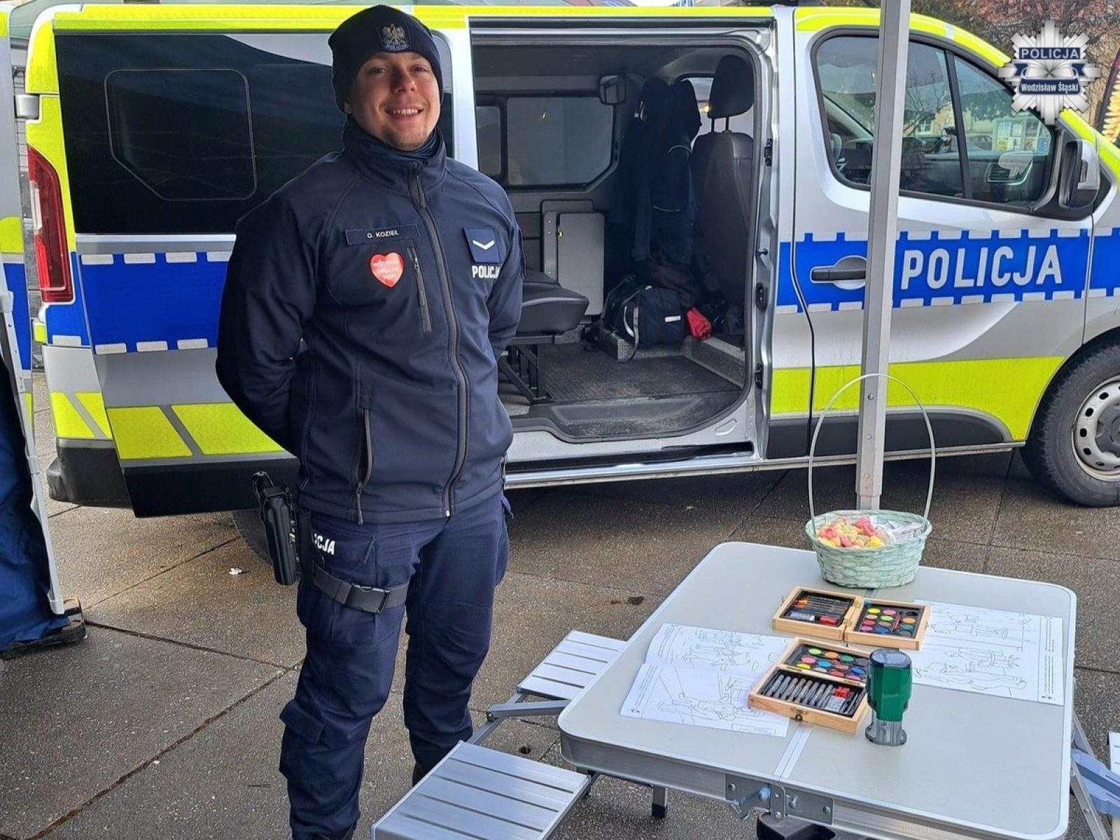 Zdjęcie w galerii na portalu naszwodzislaw.com: Policjanci zabezpieczali 34. finał WOŚP wiadomości z regionu