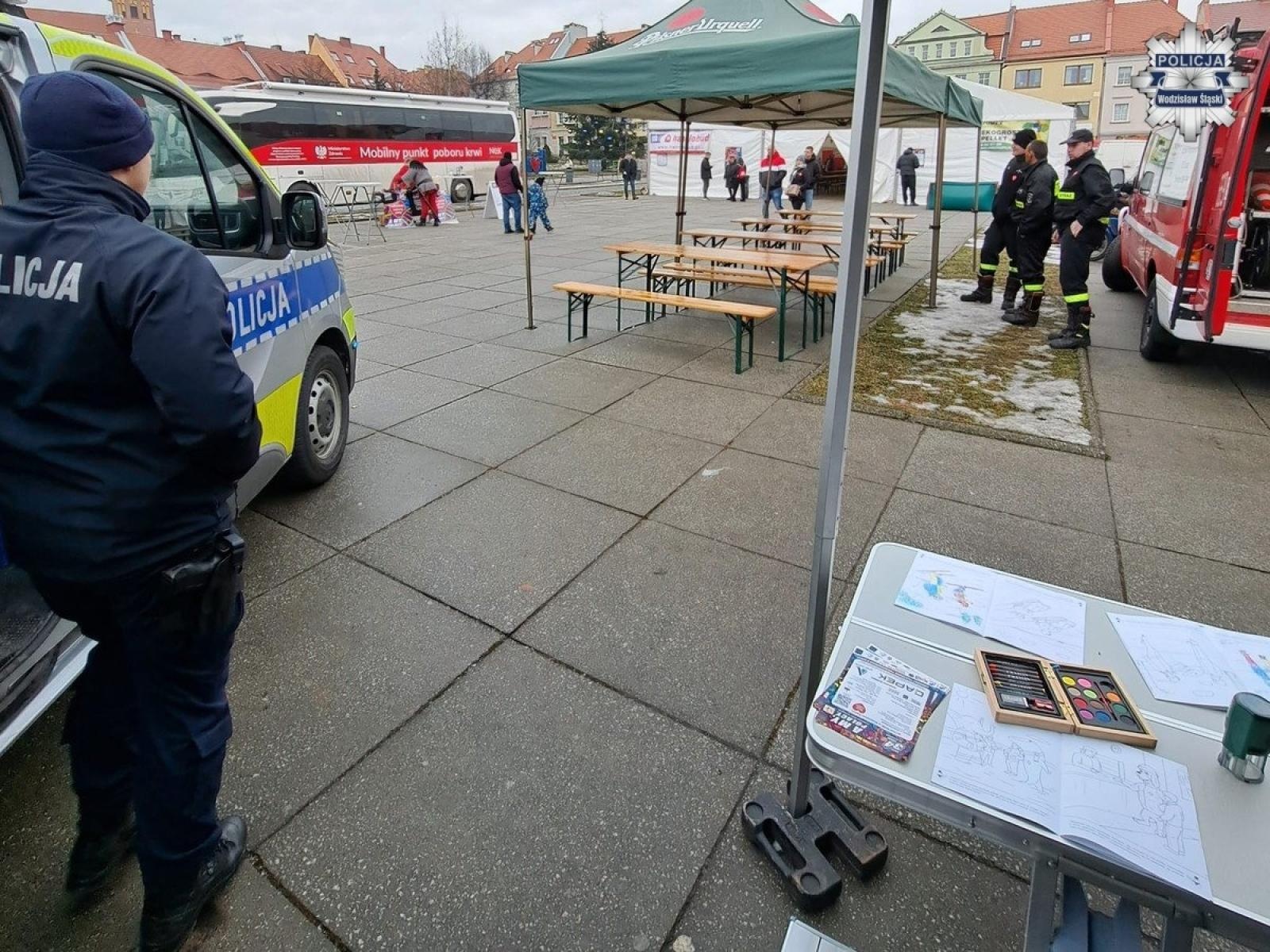 Zdjęcie w galerii na portalu naszwodzislaw.com: Policjanci zabezpieczali 34. finał WOŚP wiadomości z regionu