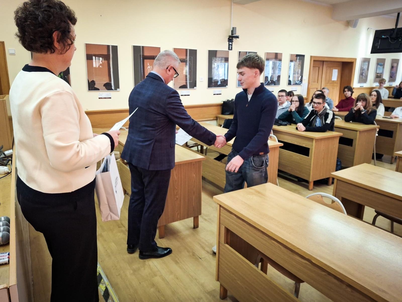 Zdjęcie w galerii na portalu naszwodzislaw.com: XIX Konkurs Języka Angielskiego i Języka Niemieckiego w ANS w Raciborzu wiadomości z regionu