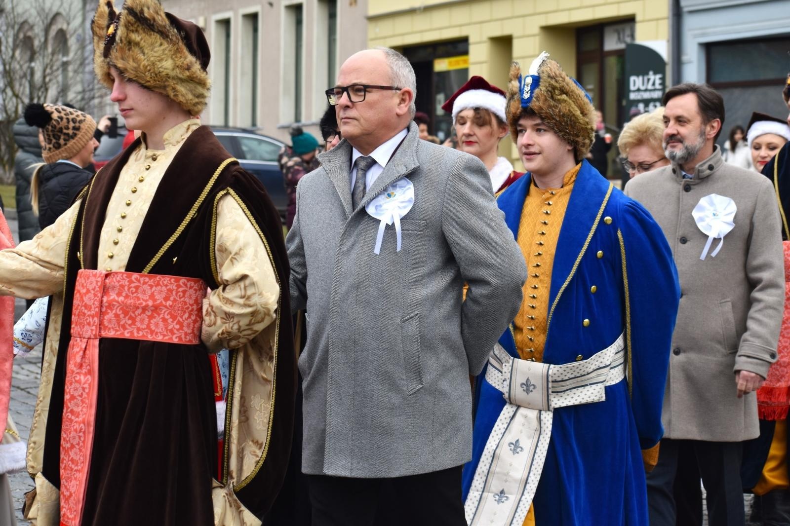 Zdjęcie w galerii na portalu naszwodzislaw.com: Tanecznym krokiem odliczali do matury [FOTO i WIDEO] wiadomości z regionu