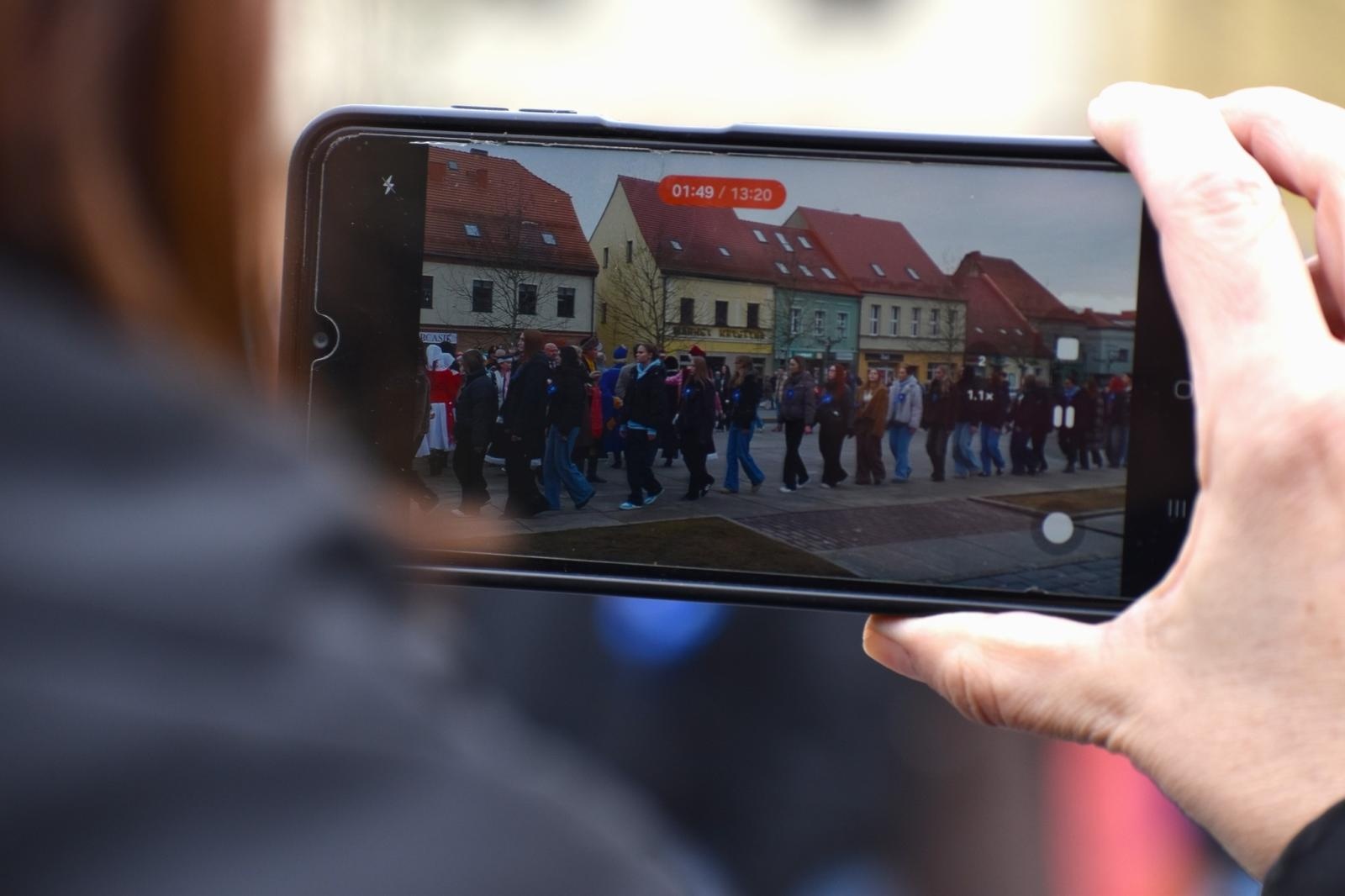 Zdjęcie w galerii na portalu naszwodzislaw.com: Tanecznym krokiem odliczali do matury [FOTO i WIDEO] wiadomości z regionu