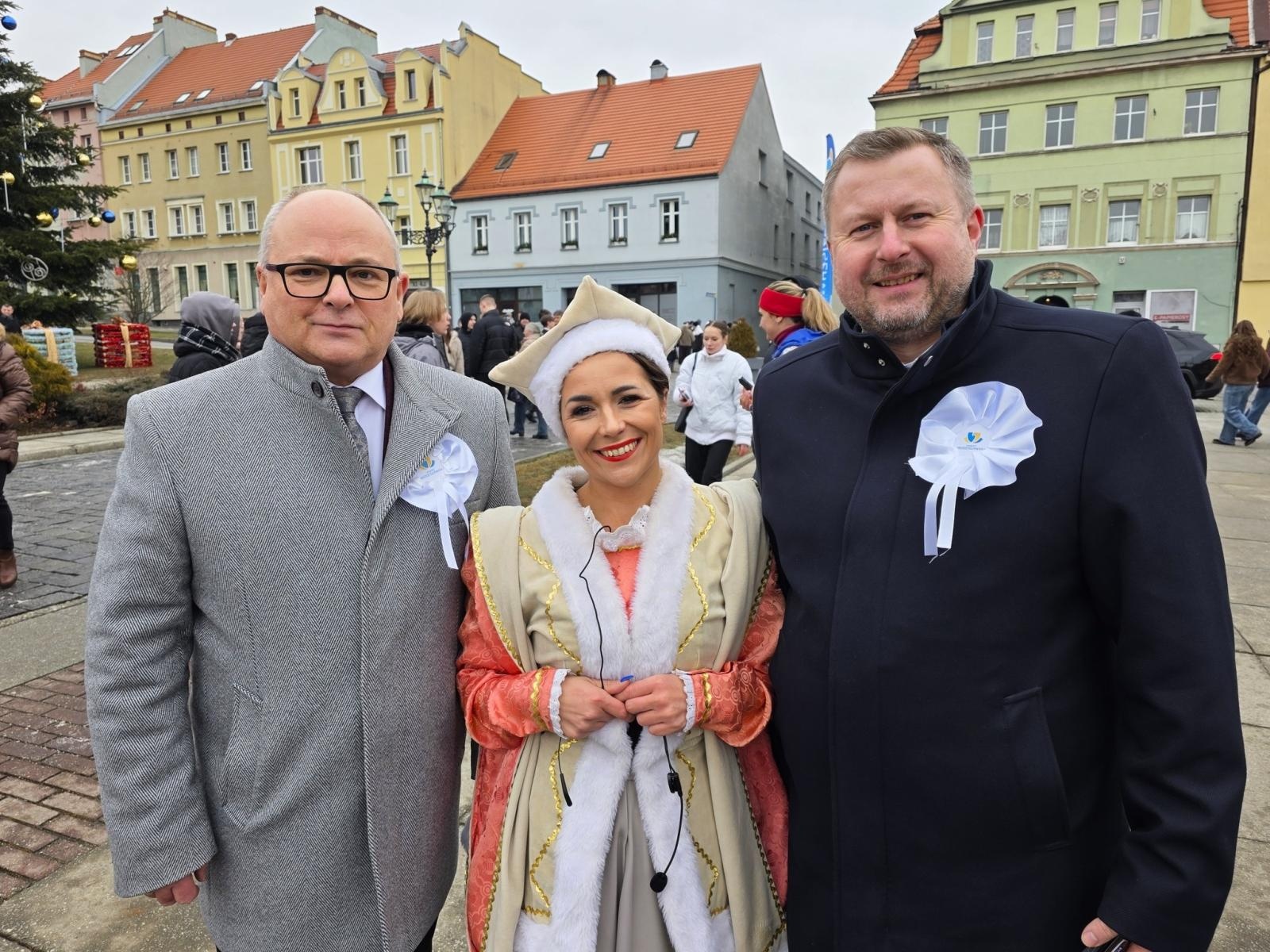 Zdjęcie w galerii na portalu naszwodzislaw.com: Tanecznym krokiem odliczali do matury [FOTO i WIDEO] wiadomości z regionu