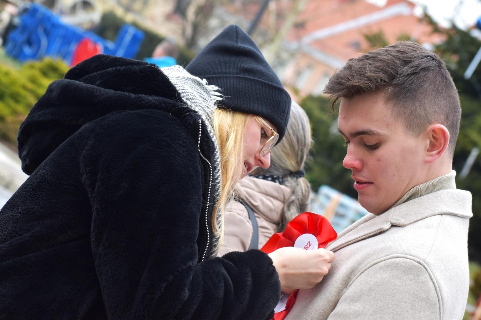 Zdjęcie w galerii na portalu naszwodzislaw.com: Tanecznym krokiem odliczali do matury [FOTO i WIDEO] wiadomości z regionu