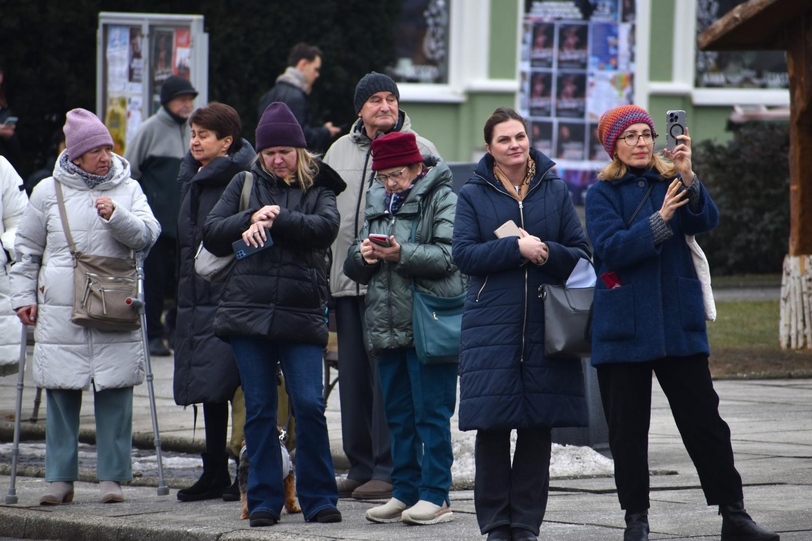 Zdjęcie w galerii na portalu naszwodzislaw.com: Tanecznym krokiem odliczali do matury [FOTO i WIDEO] wiadomości z regionu