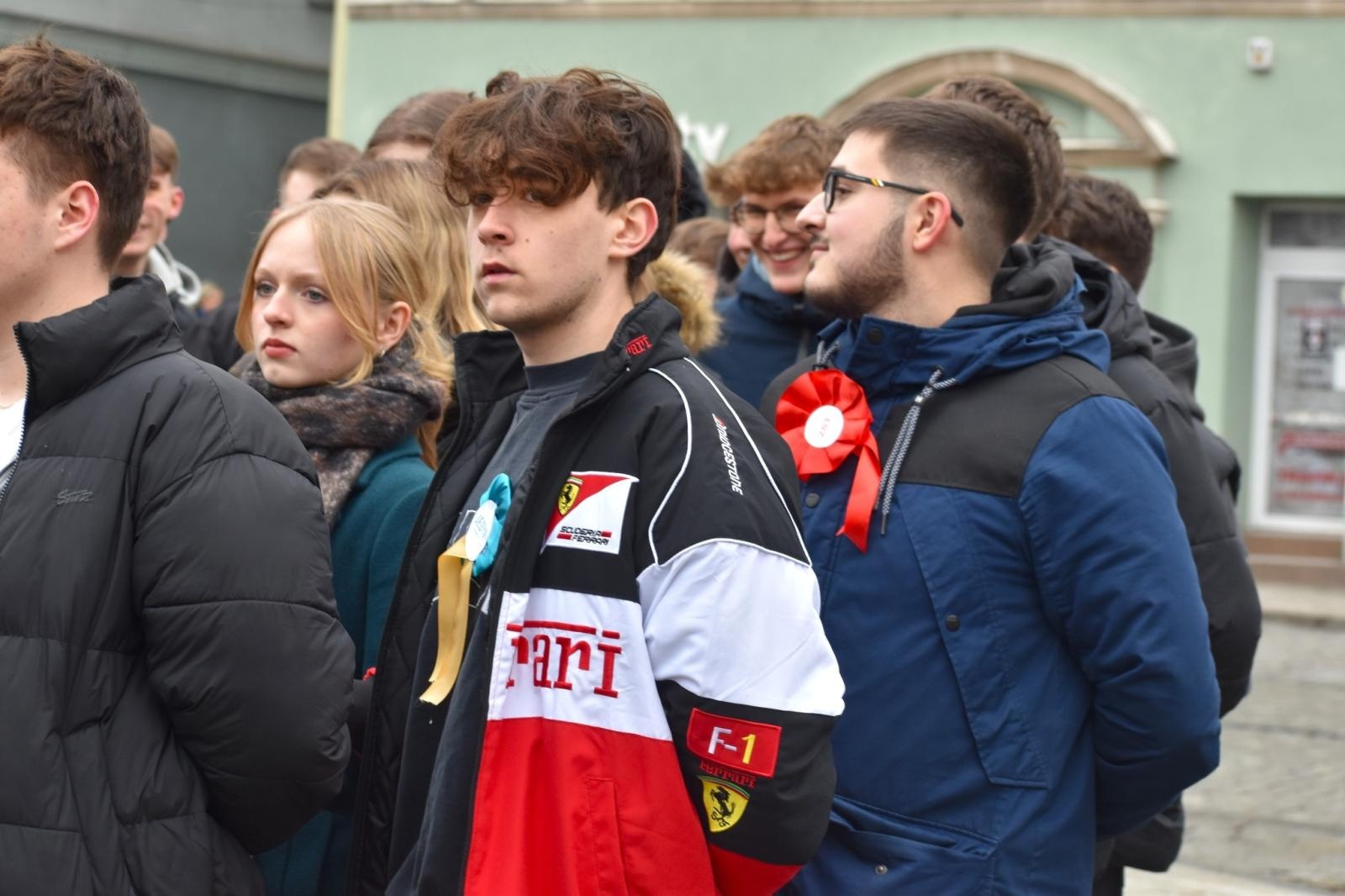 Zdjęcie w galerii na portalu naszwodzislaw.com: Tanecznym krokiem odliczali do matury [FOTO i WIDEO] wiadomości z regionu