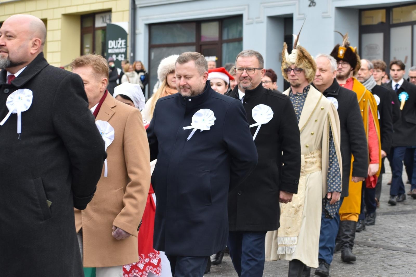 Zdjęcie w galerii na portalu naszwodzislaw.com: Tanecznym krokiem odliczali do matury [FOTO i WIDEO] wiadomości z regionu