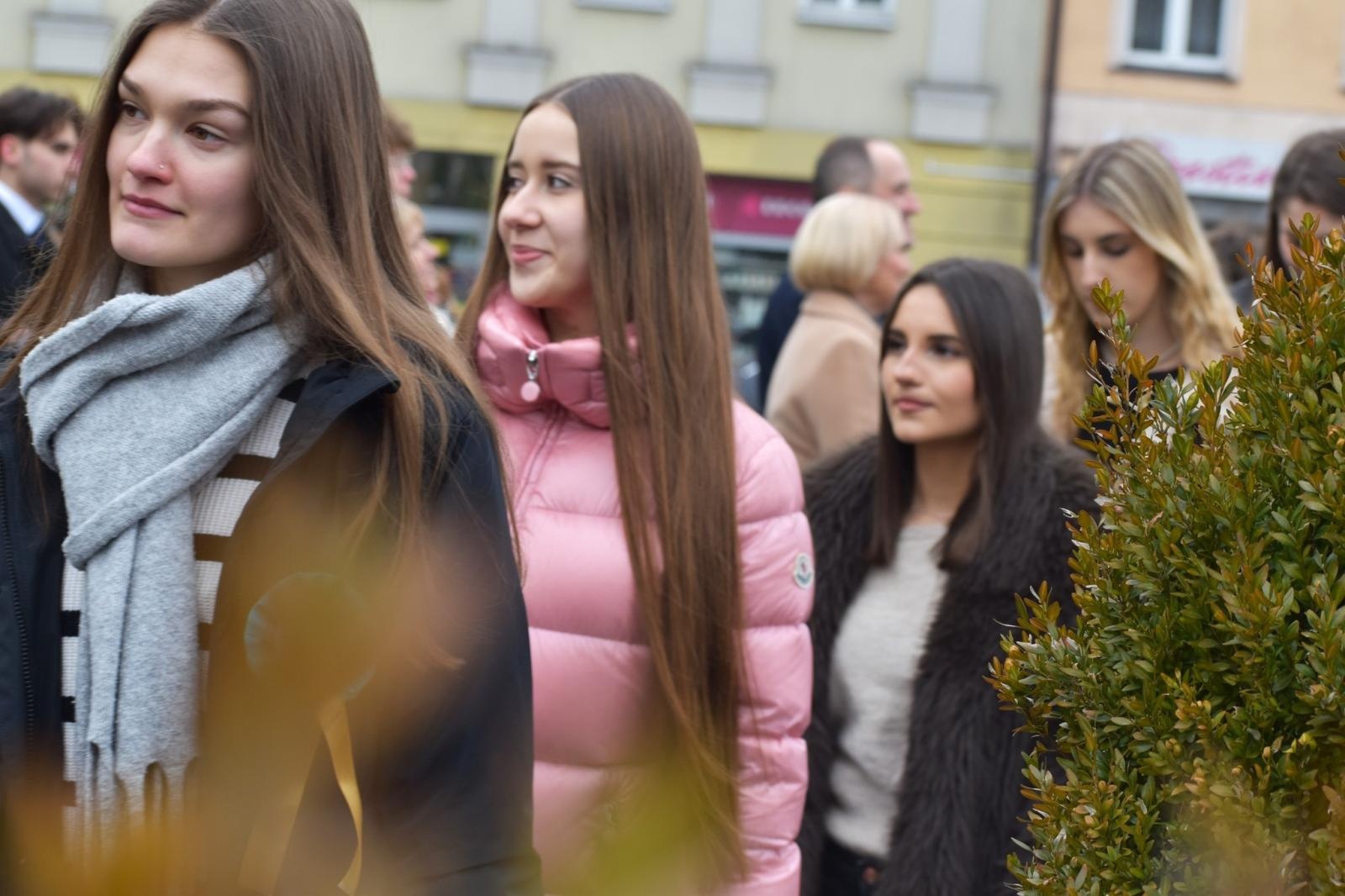 Zdjęcie w galerii na portalu naszwodzislaw.com: Tanecznym krokiem odliczali do matury [FOTO i WIDEO] wiadomości z regionu