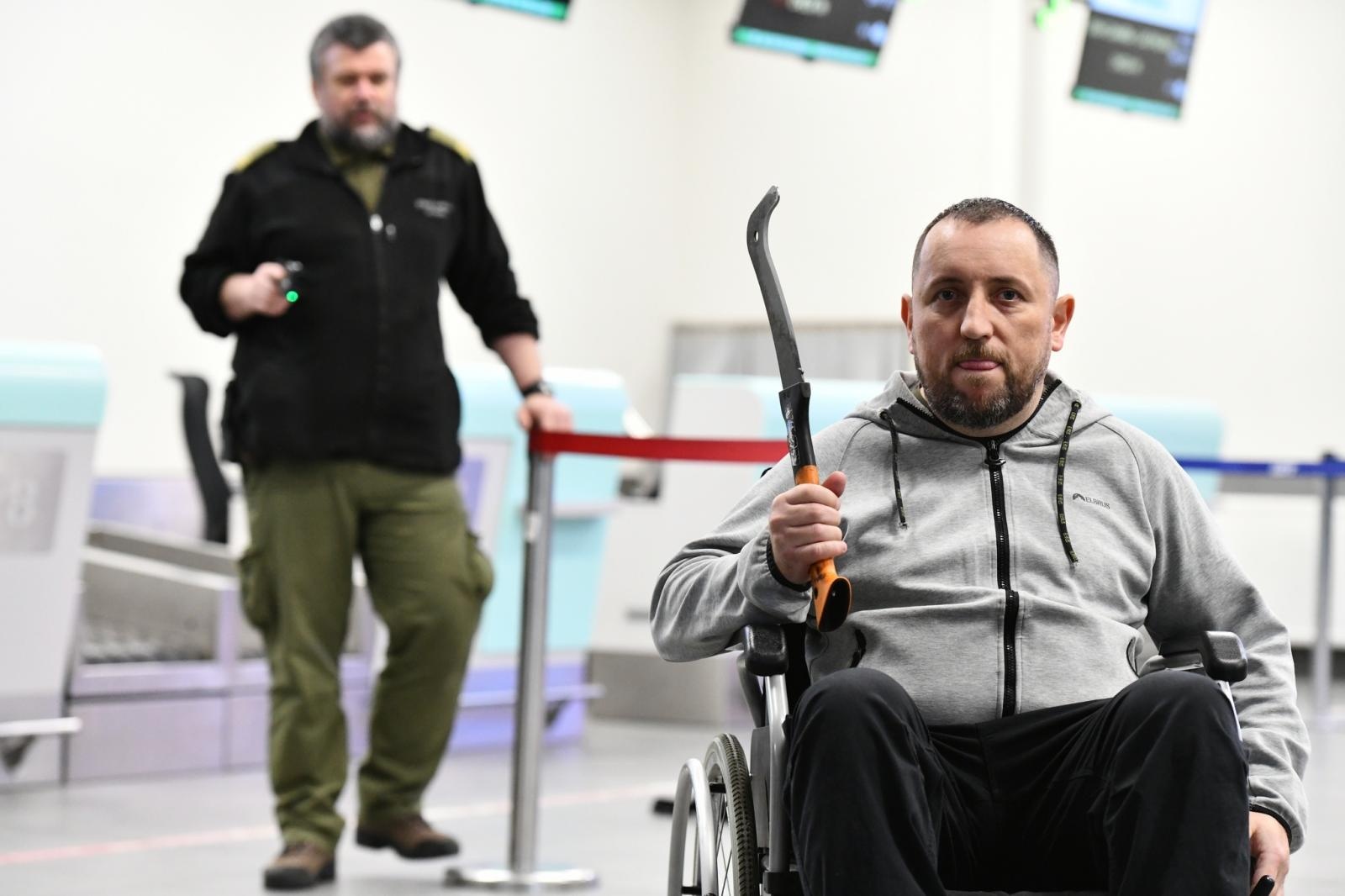 Zdjęcie w galerii na portalu naszwodzislaw.com: Kolejne szkolenie taktyczne z zakresu Działań interwencyjnych na lotnisku w Katowicach wiadomości z regionu