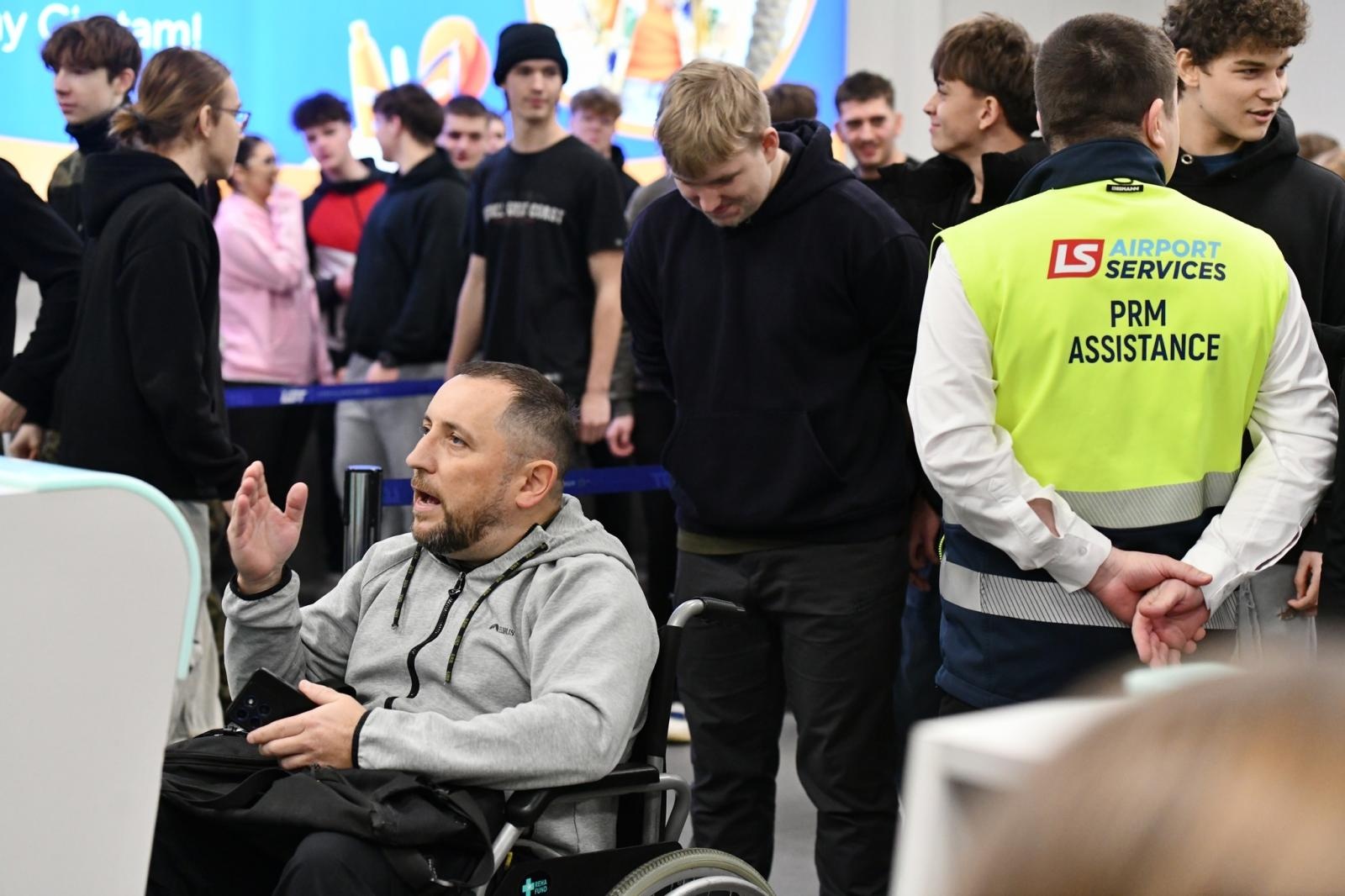 Zdjęcie w galerii na portalu naszwodzislaw.com: Kolejne szkolenie taktyczne z zakresu Działań interwencyjnych na lotnisku w Katowicach wiadomości z regionu