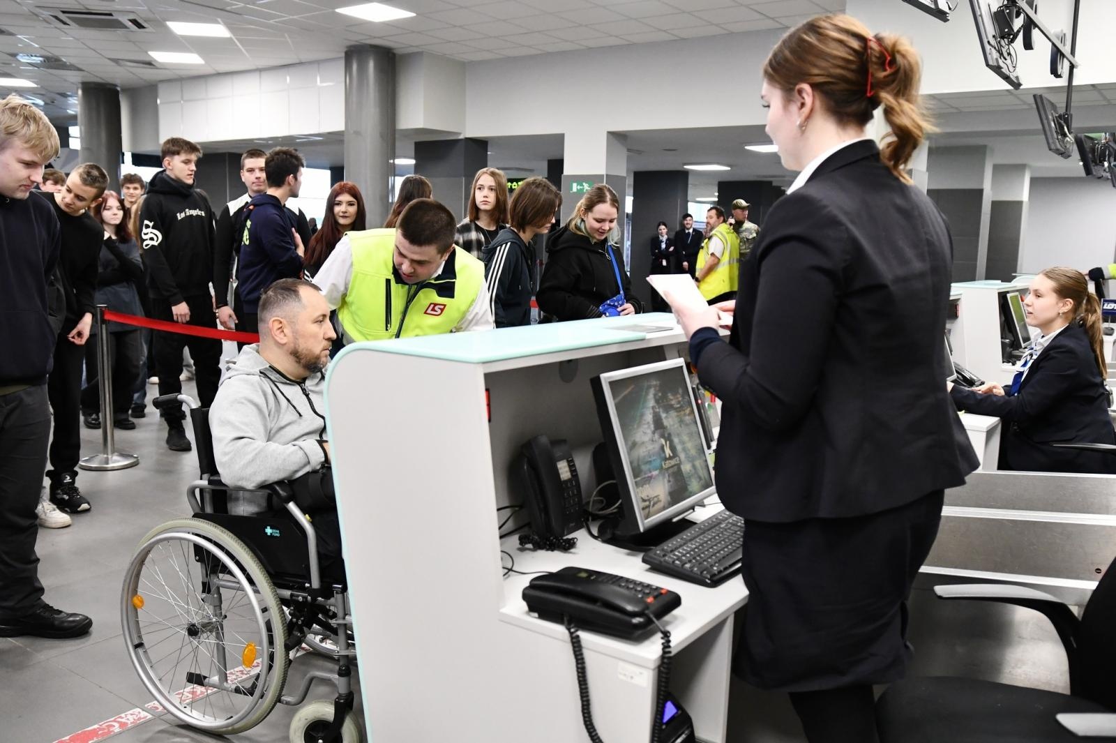 Zdjęcie w galerii na portalu naszwodzislaw.com: Kolejne szkolenie taktyczne z zakresu Działań interwencyjnych na lotnisku w Katowicach wiadomości z regionu