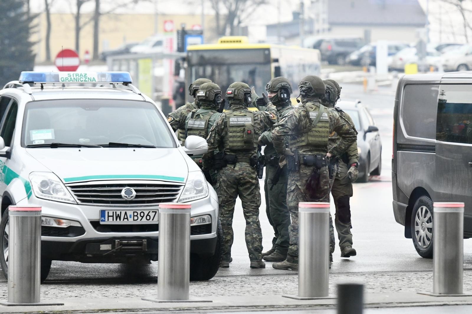 Zdjęcie w galerii na portalu naszwodzislaw.com: Kolejne szkolenie taktyczne z zakresu Działań interwencyjnych na lotnisku w Katowicach wiadomości z regionu