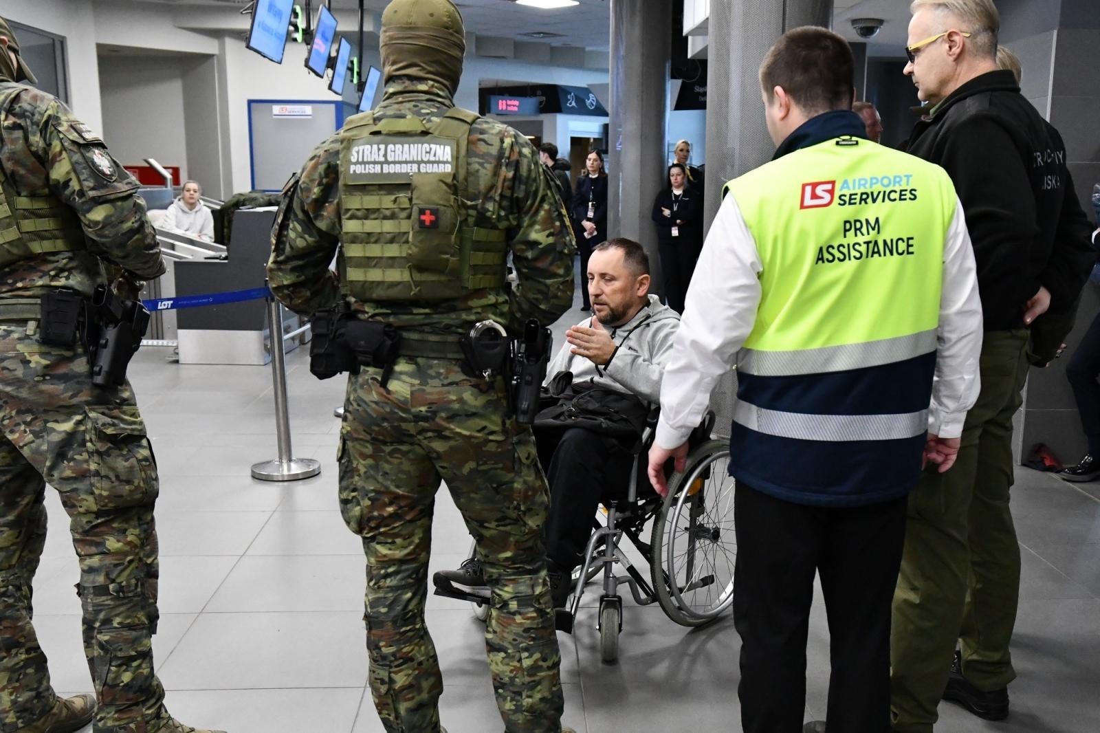 Zdjęcie w galerii na portalu naszwodzislaw.com: Kolejne szkolenie taktyczne z zakresu Działań interwencyjnych na lotnisku w Katowicach wiadomości z regionu